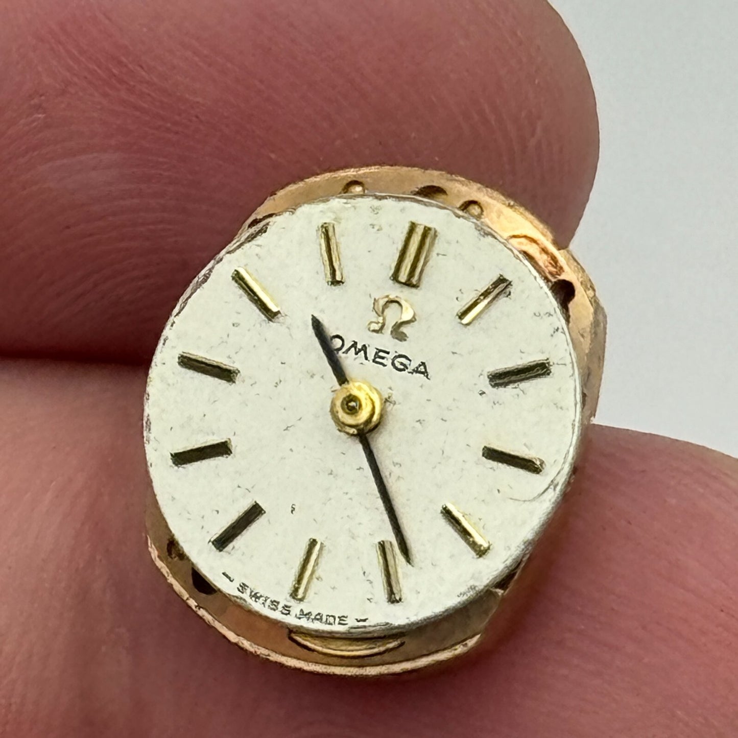 12.5mm Ladies Omega Cal 484 Manual Wind Watch Movement Swiss Vintage PARTS SPARE