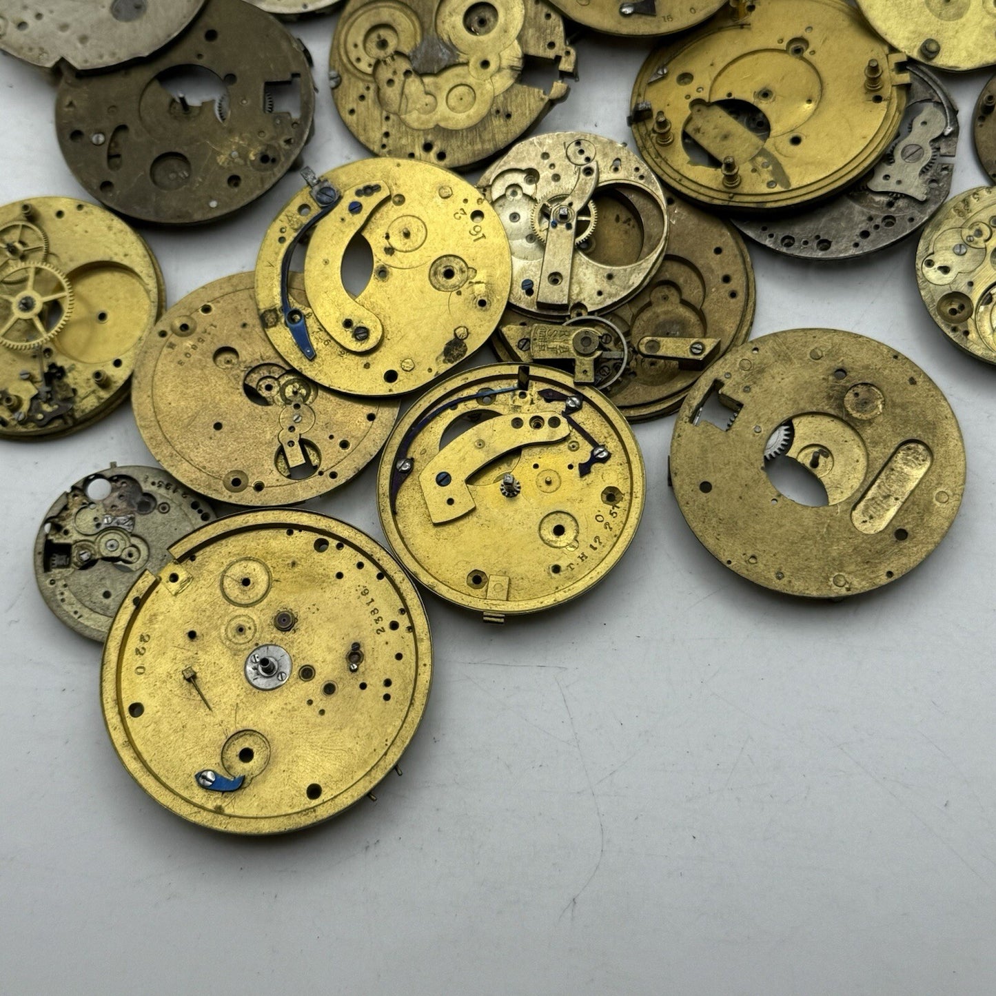 570 Grams Job Lot Of Pocket Watch Movements Parts For Spares / Repairs / Parts