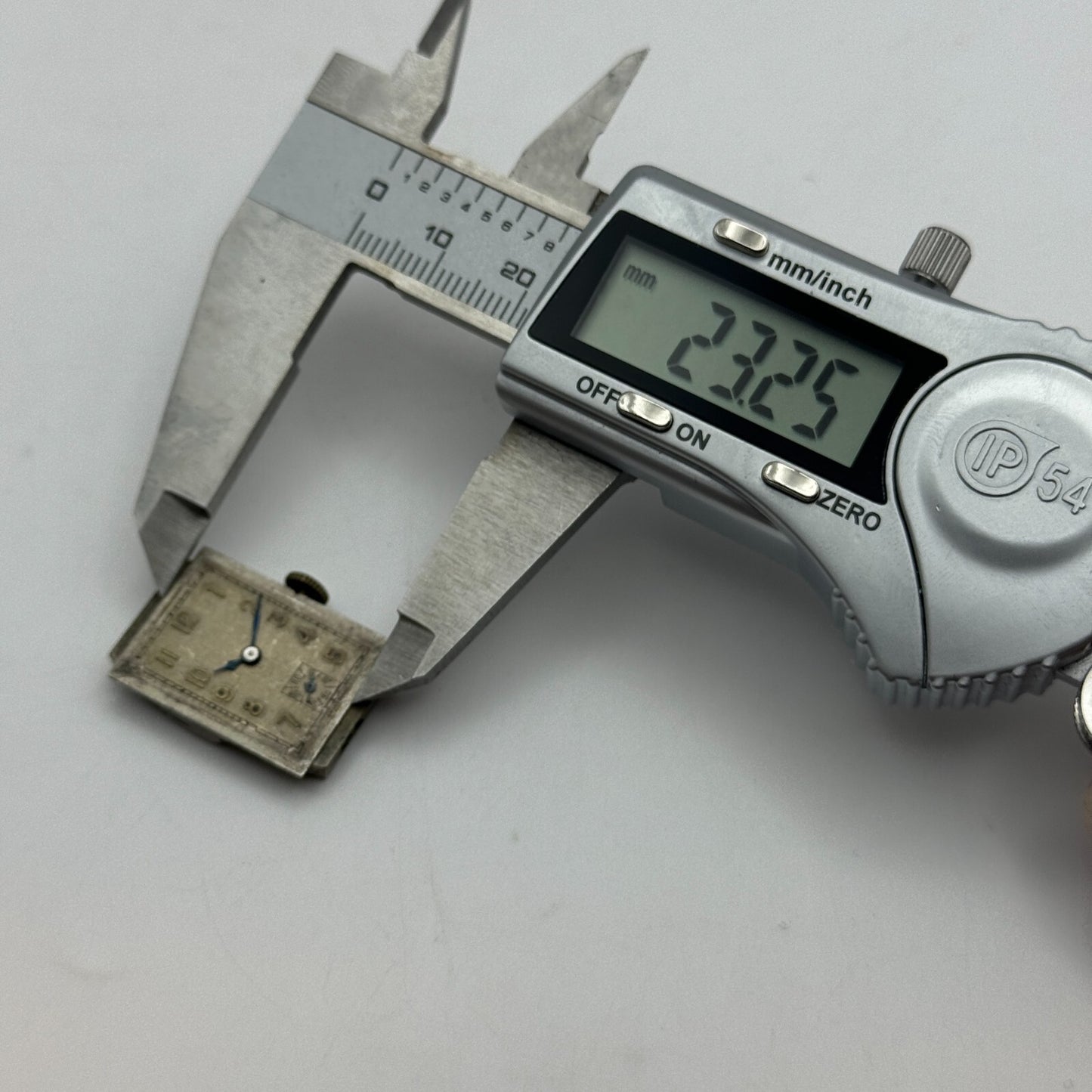 17.7mm Running Marvin Cal 610 Manual Wind Tank Watch Movement Vintage PARTS