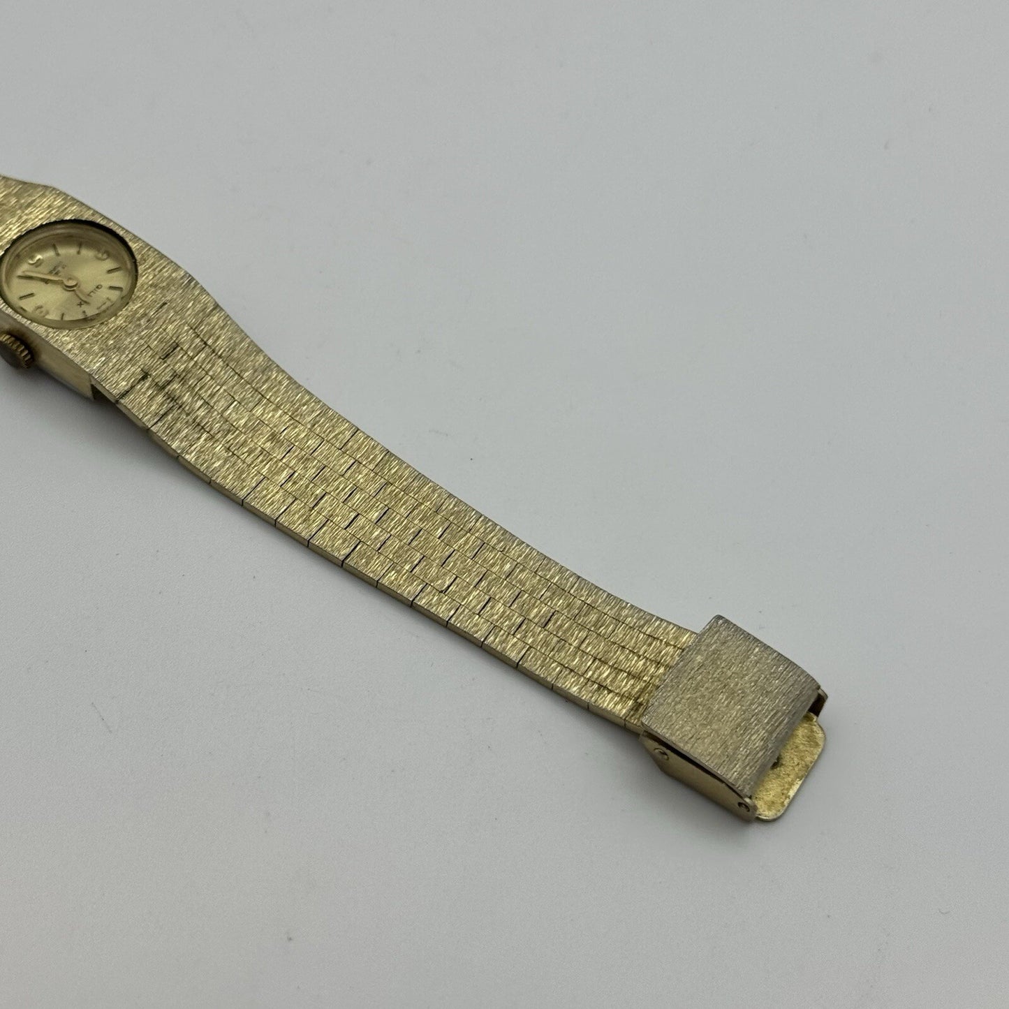16mm WORKING Ladies Gillex Swiss Gold Tone Bark Affect Manual Wind Vintage Watch