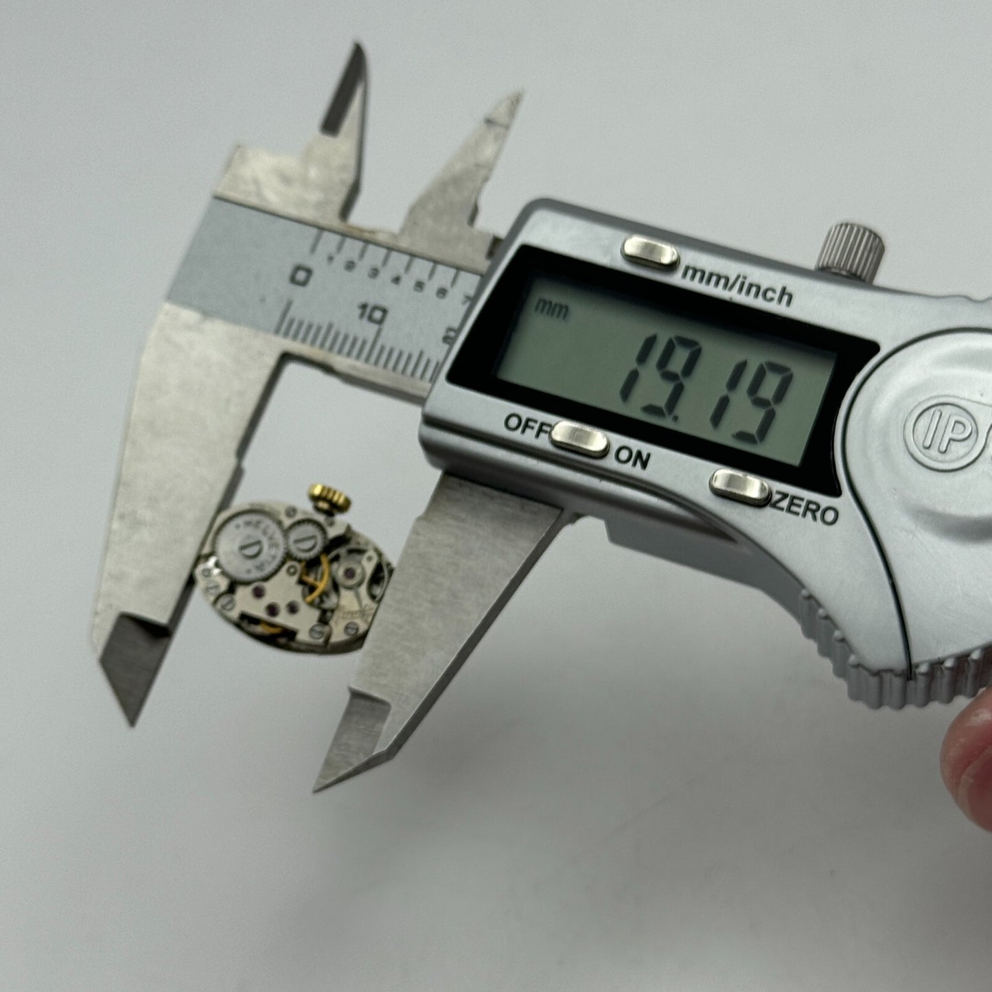 12.6mm Ladies Helvetia Cal 105B Manual Wind Watch Movement Swiss Vintage PARTS