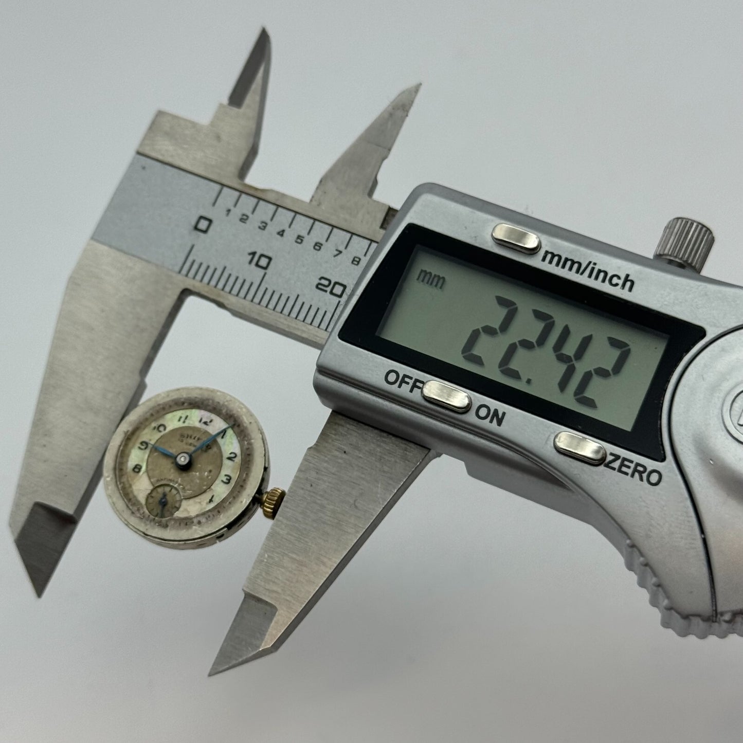 19.7mm Shield Peseux P 220 Manual Wind Swiss Made 15 Jewels Watch Movement PARTS