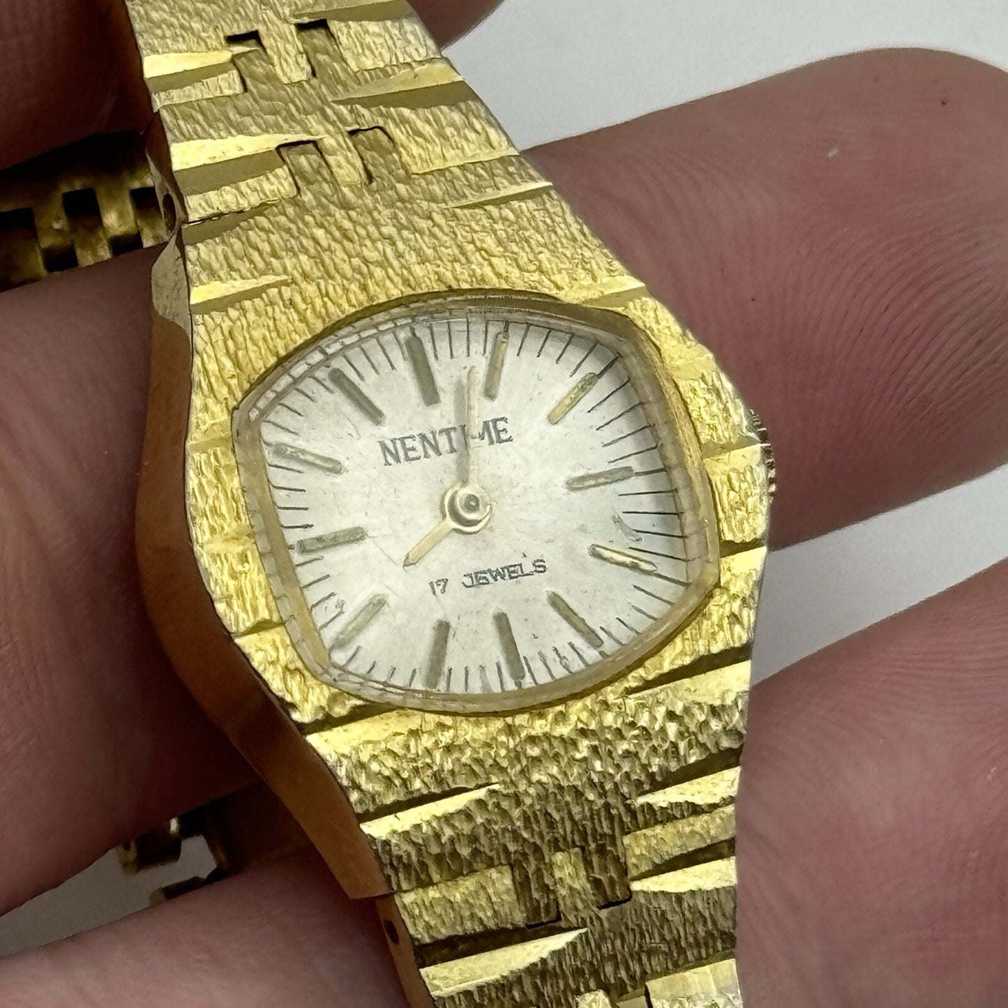 23mm Ladies Nentime Gold Plated Manual Wind Watch Swiss Vintage RUNS 2 MINS FAST