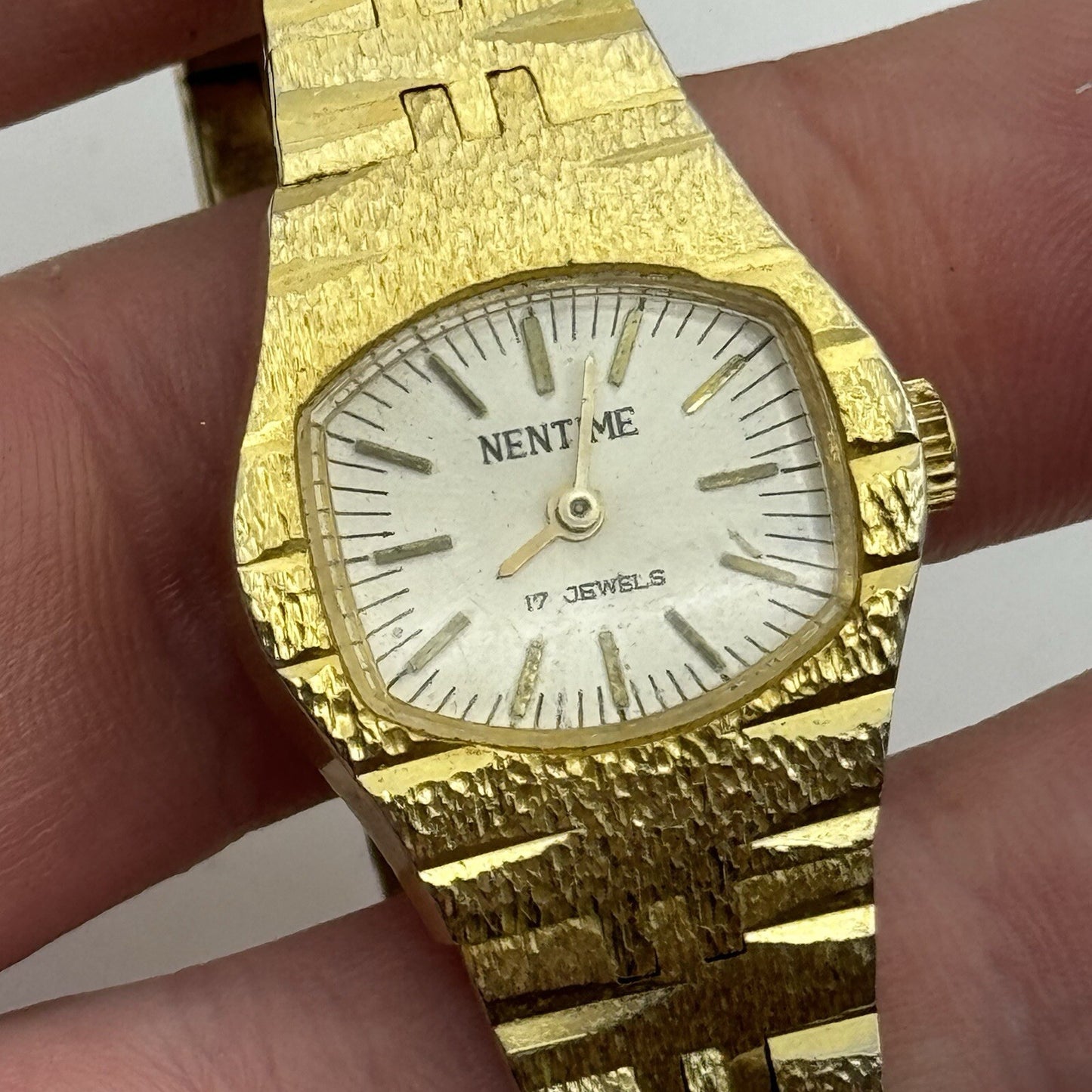 23mm Ladies Nentime Gold Plated Manual Wind Watch Swiss Vintage RUNS 2 MINS FAST