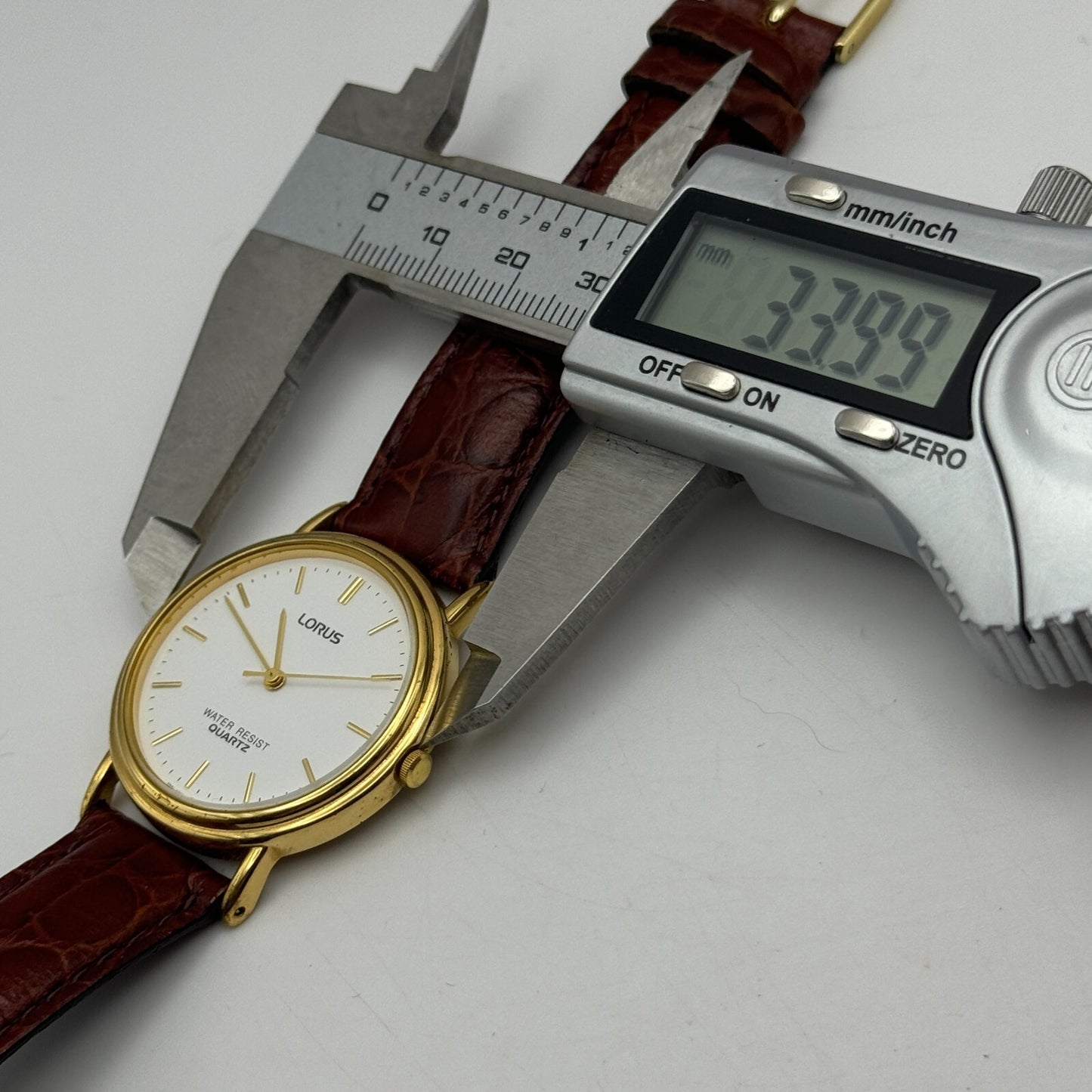 34mm Working Lorus V501-8B30 Vintage Quartz Watch Unisex New Battery 8.5 Inches