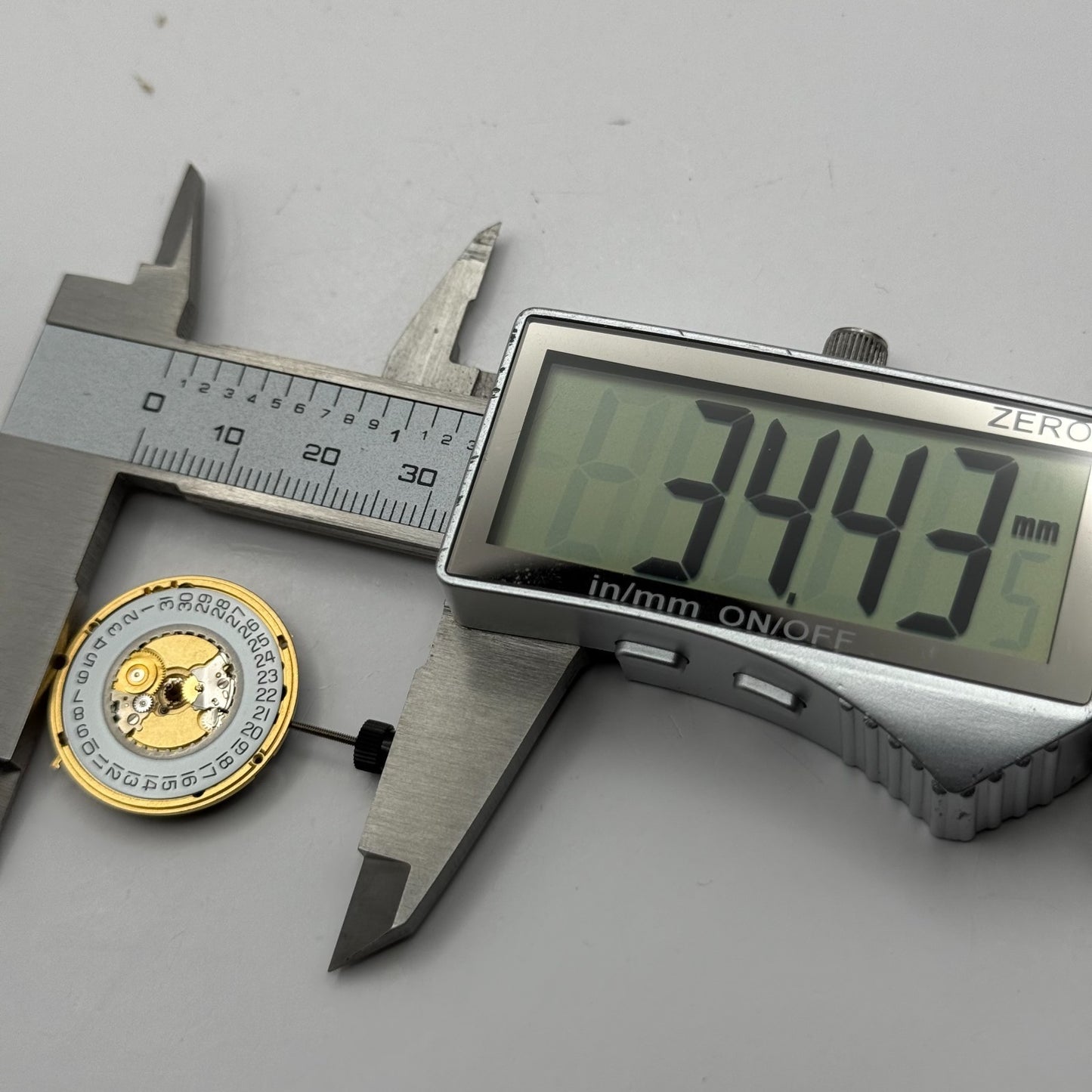 ETA 955.412 Watch Movement Running Quartz Tag Heuer 2.95 Parts Repair 23.9mm