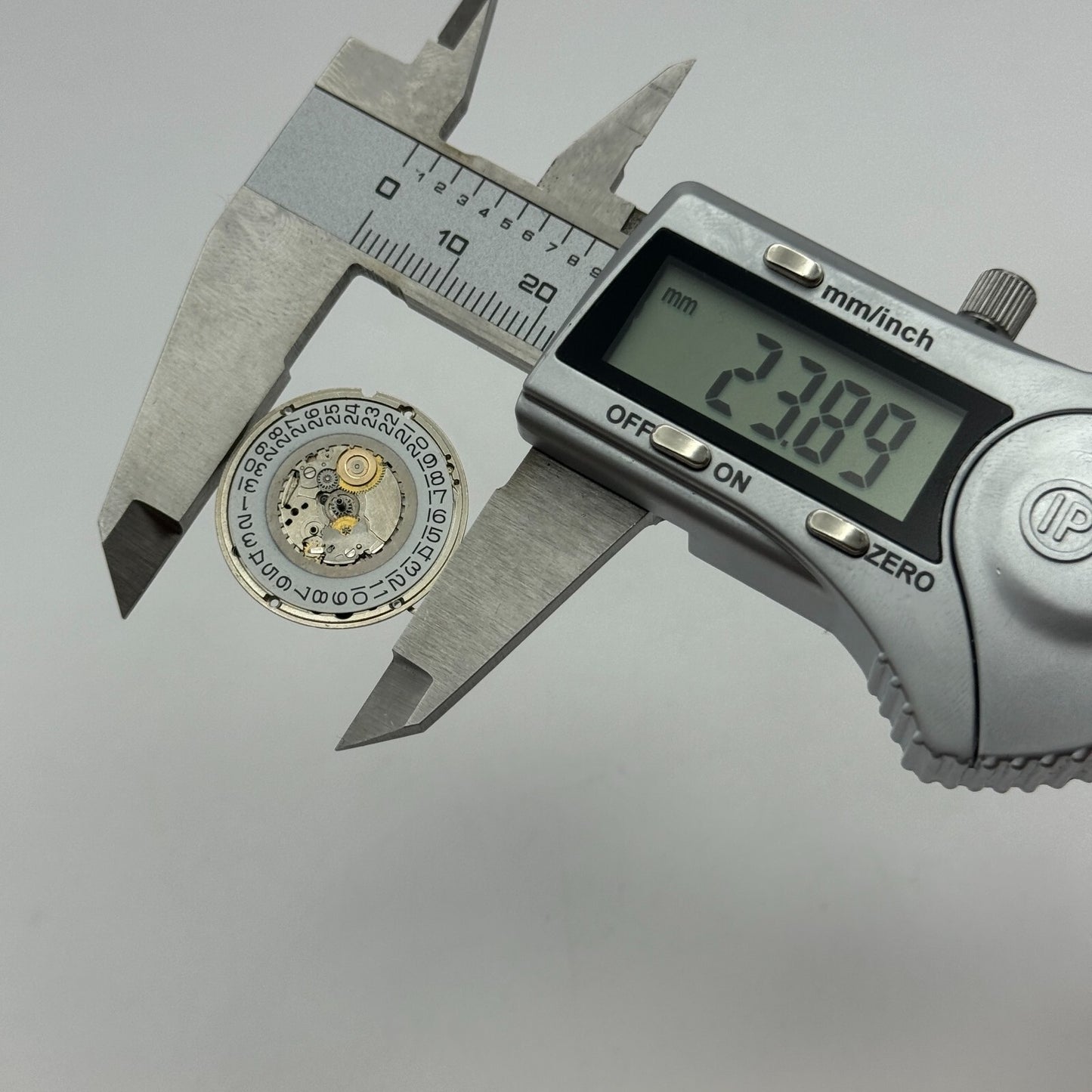 23.8mm ETA 555.411 Swiss 5 Jewels Quartz Partial Watch Movement Vintage PARTS