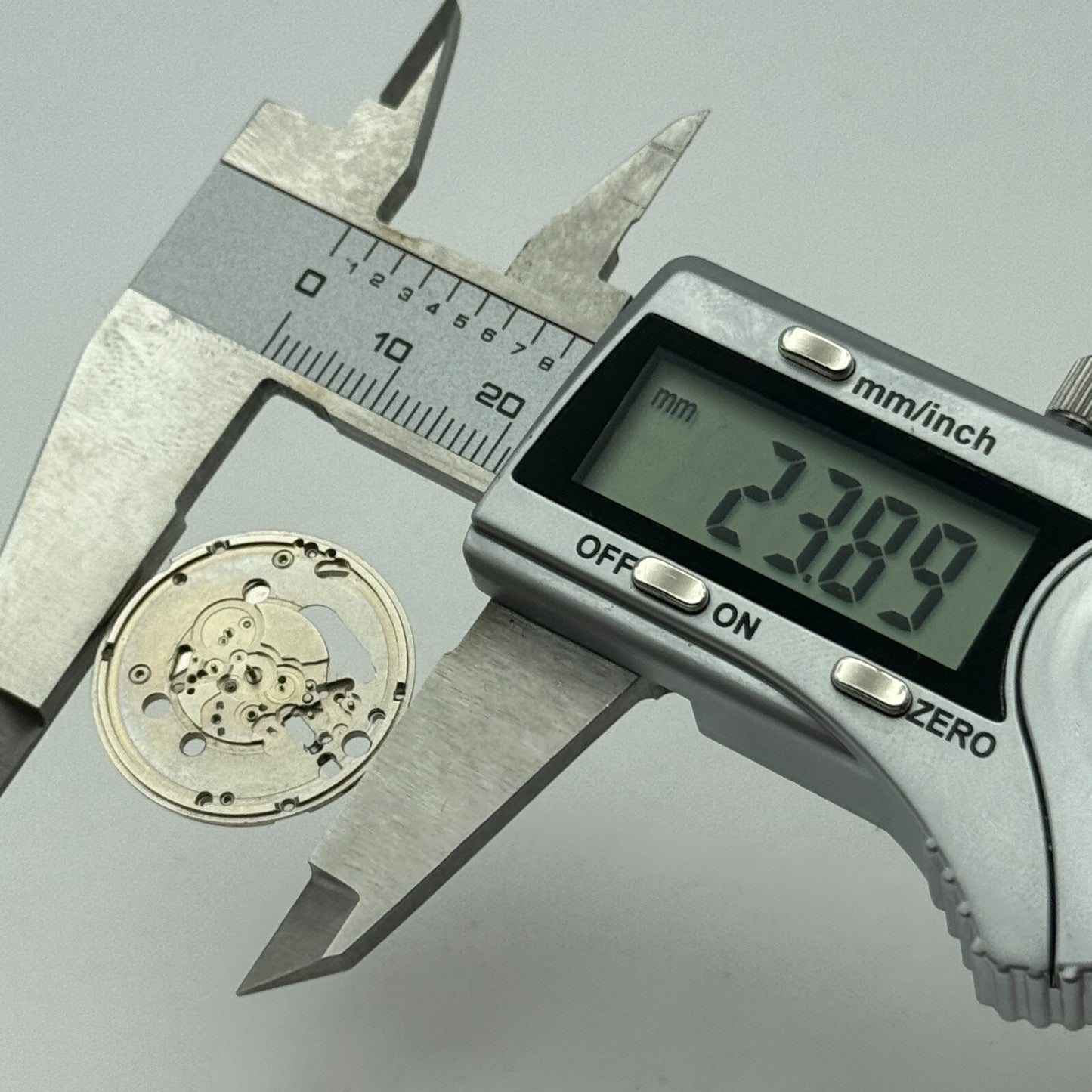 23.8mm ETA 555.415 Swiss 1 Jewel Quartz Partial Watch Movement Vintage PARTS