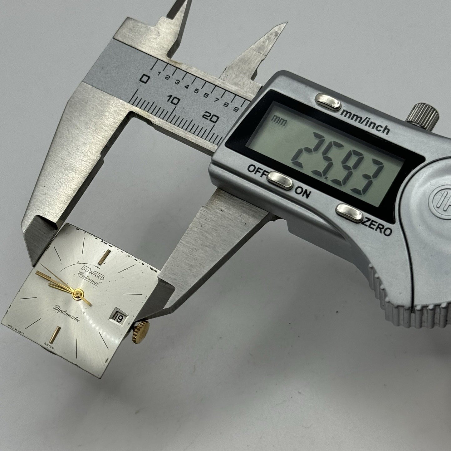 28mm Duward Diplomatic ETA 2472 Automatic Square Vintage Watch RESTORE PARTS