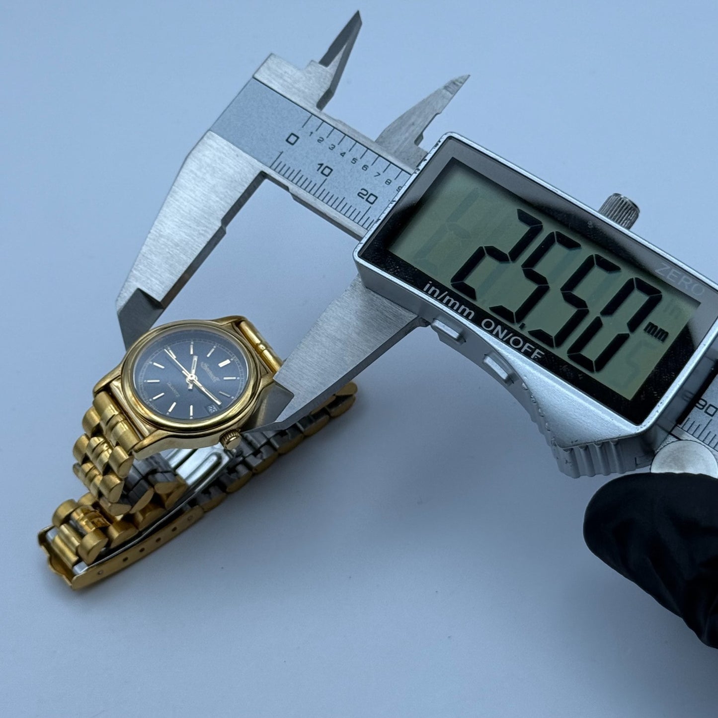 Ingersoll Ladies Quartz Watch Black Date Dial Gold Tone Bracelet Working 25mm