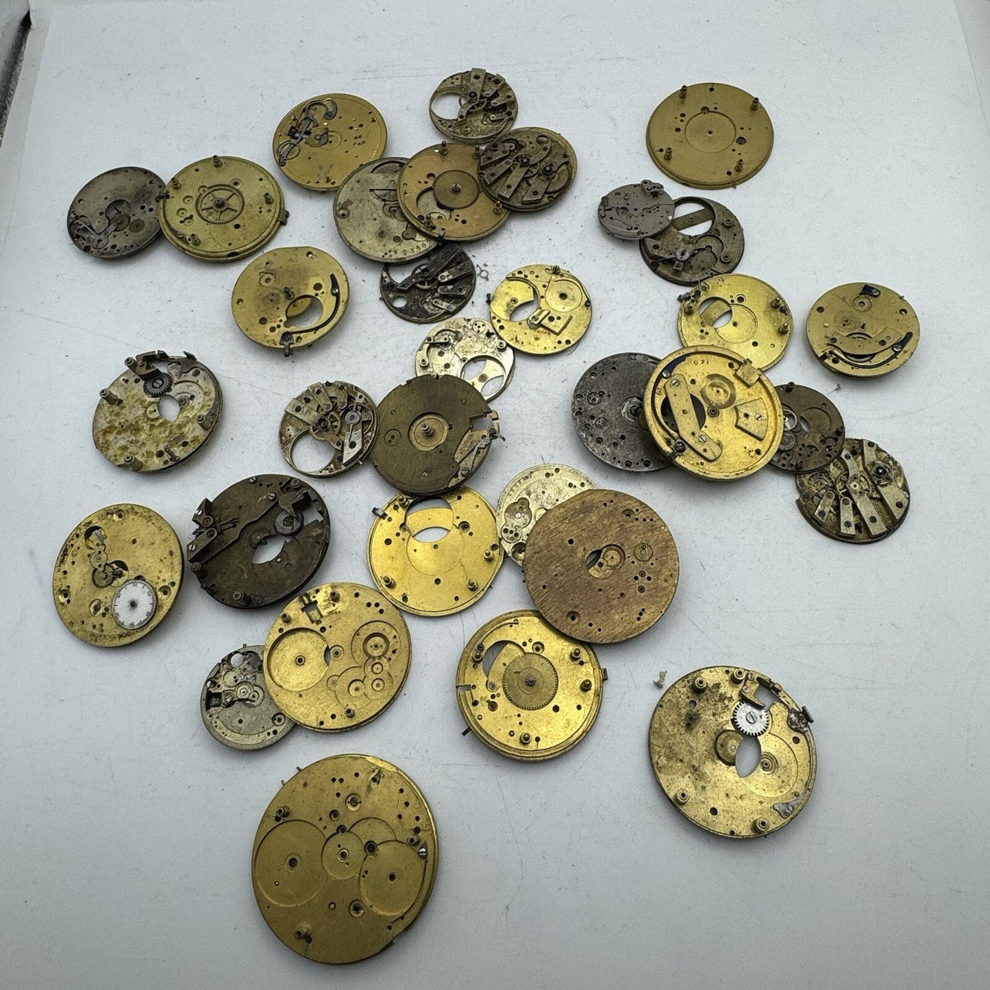 570 Grams Job Lot Of Pocket Watch Movements Parts For Spares / Repairs / Parts