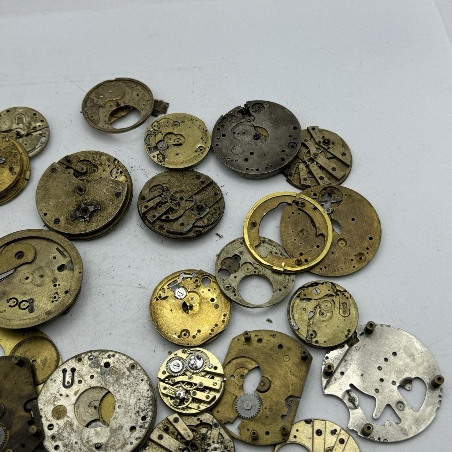 620 Grams Job Lot Of Pocket Watch Movements Parts For Spares / Repairs / Parts