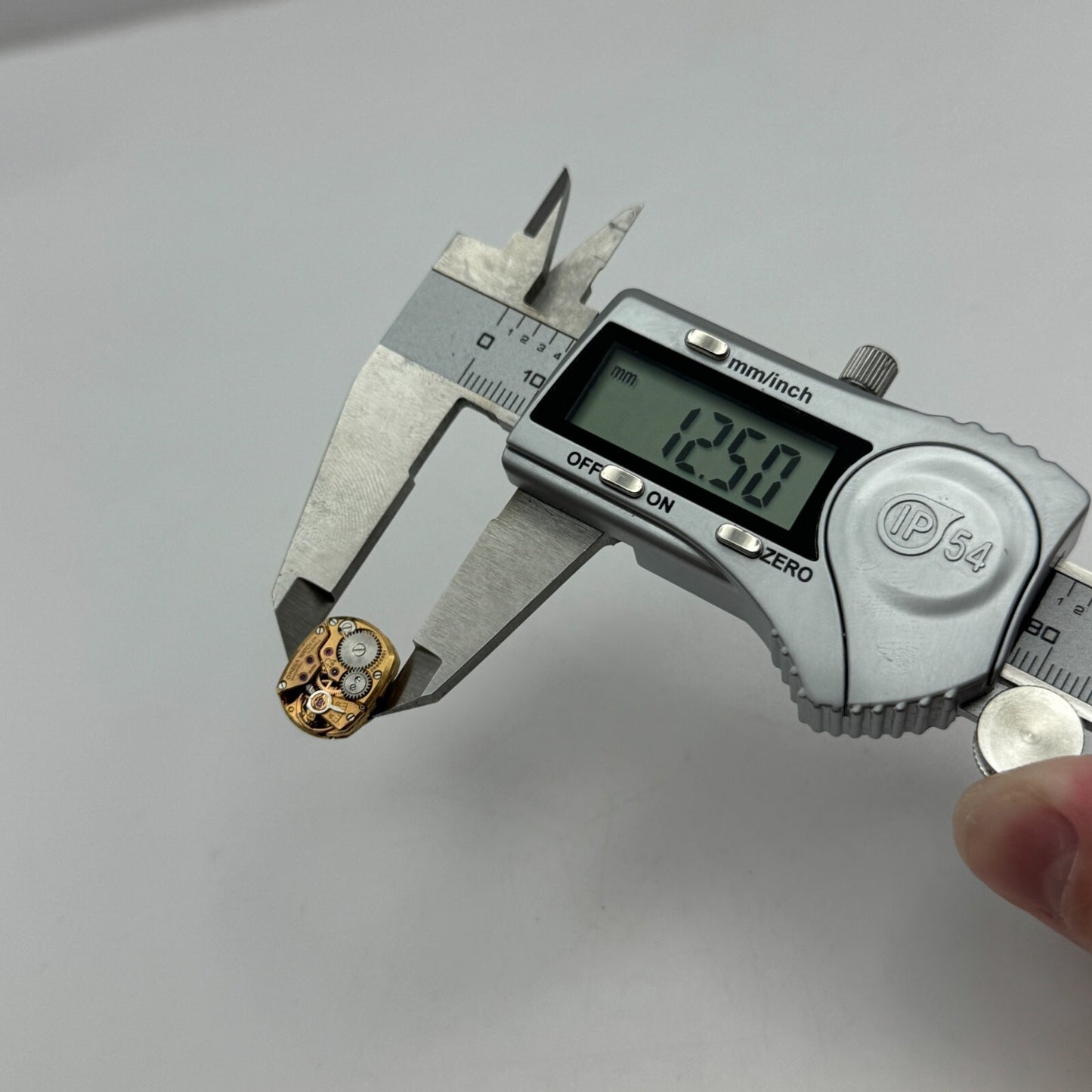 12.5mm Ladies Omega Cal 484 Manual Wind Watch Movement Swiss Vintage PARTS SPARE