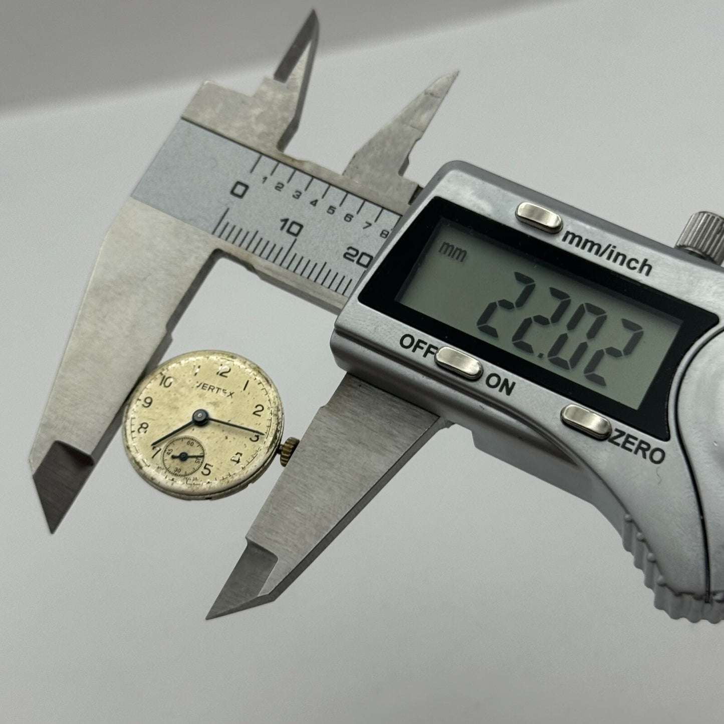 19.7mm Vertex Revue 78 Manual Wind Watch 15 Jewels Movement Swiss Vintage PARTS