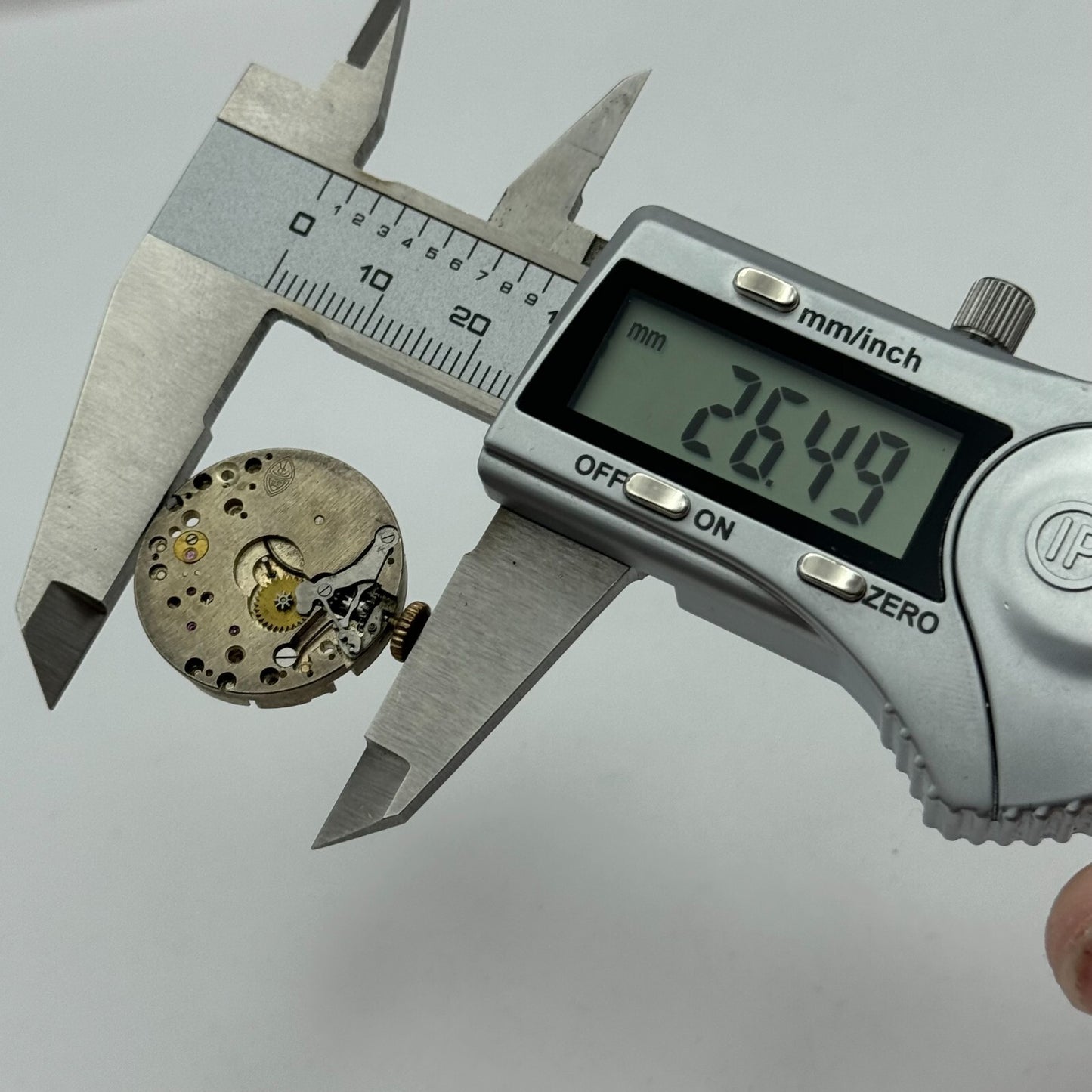23.7mm Arogno Cal 34 Manual Wind Swiss 15 Jewels Watch Movement Vintage PARTS