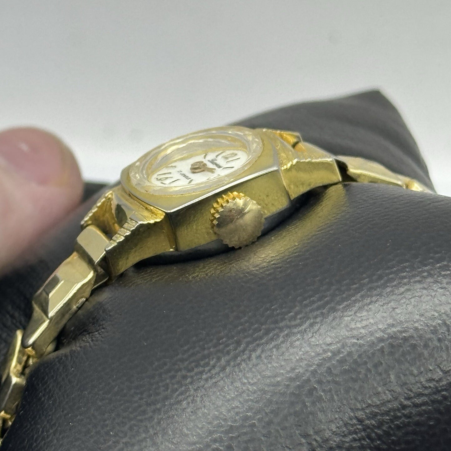 17mm WORKING Vintage Ladies Lucerne Manual Wind Expandable Cal 5001 Mvt Watch