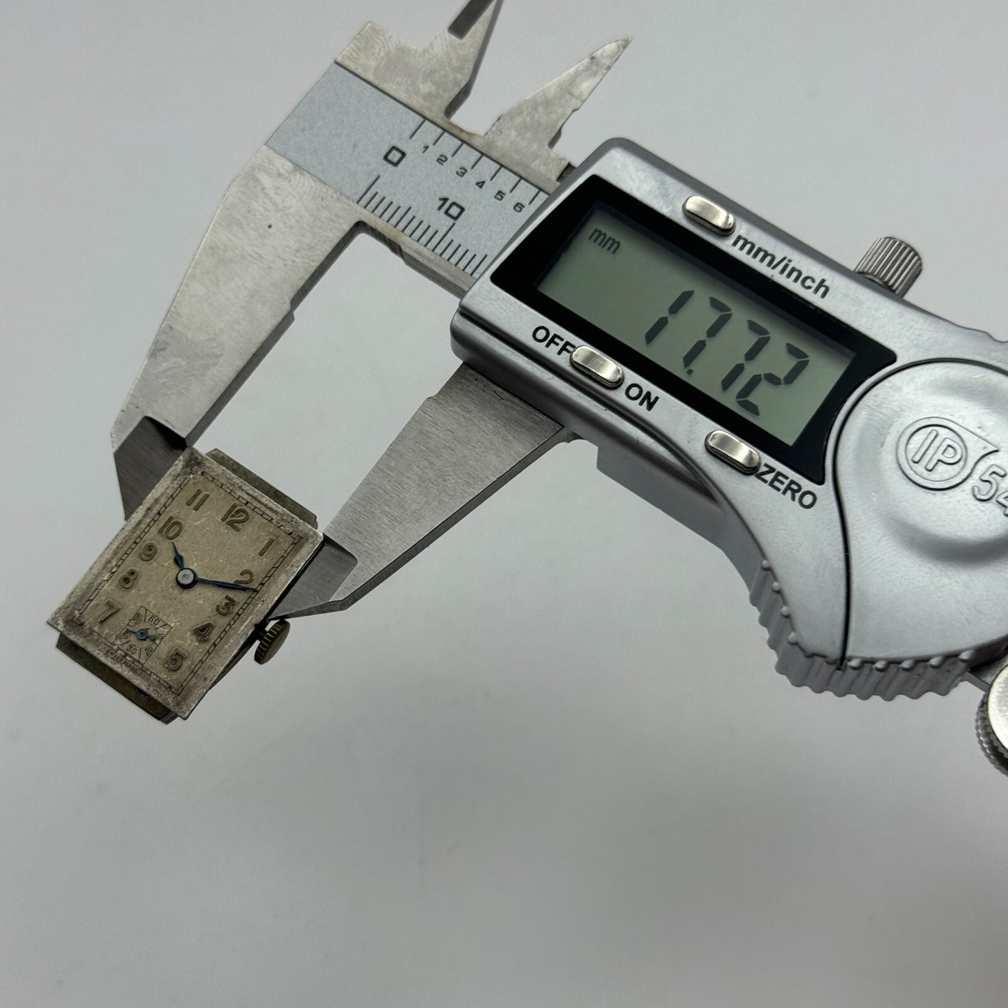 17.7mm Running Marvin Cal 610 Manual Wind Tank Watch Movement Vintage PARTS