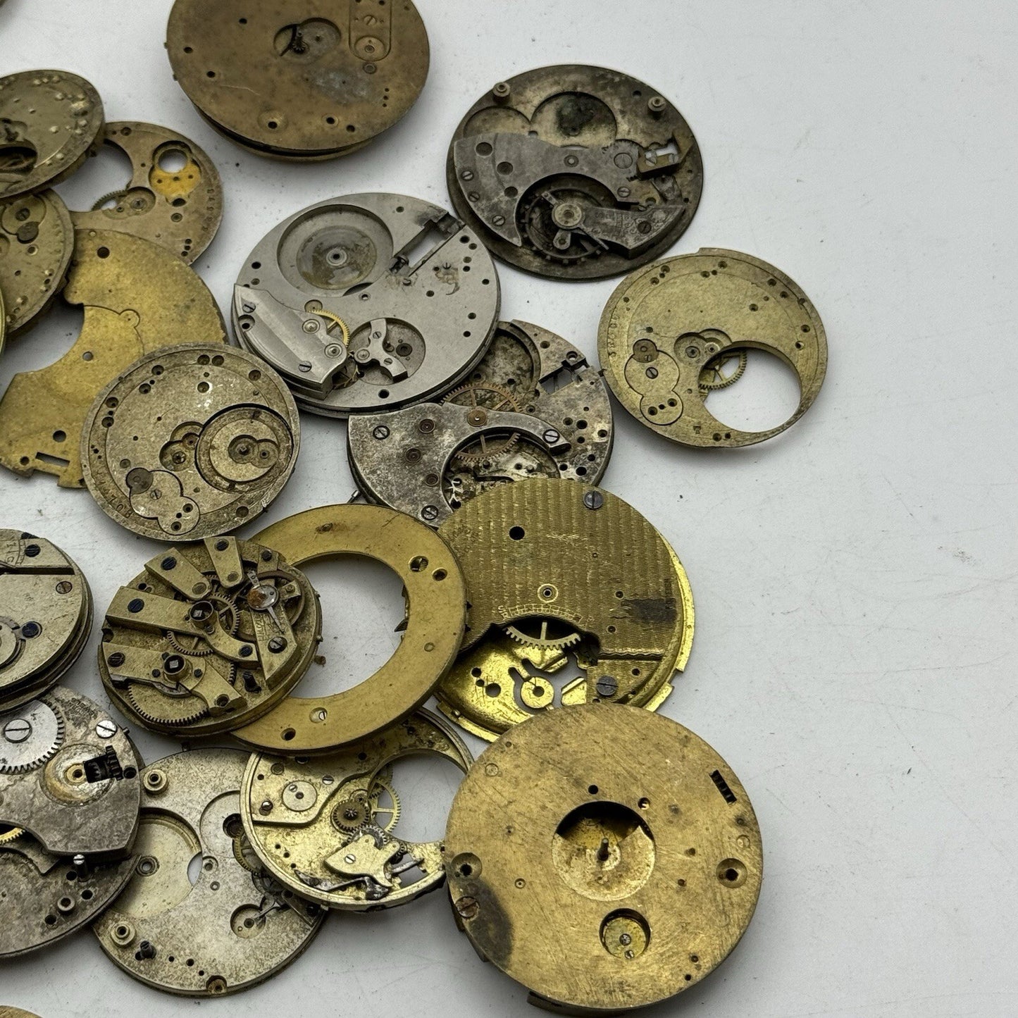 650 Grams Job Lot Of Pocket Watch Movements Parts For Spares / Repairs / Parts