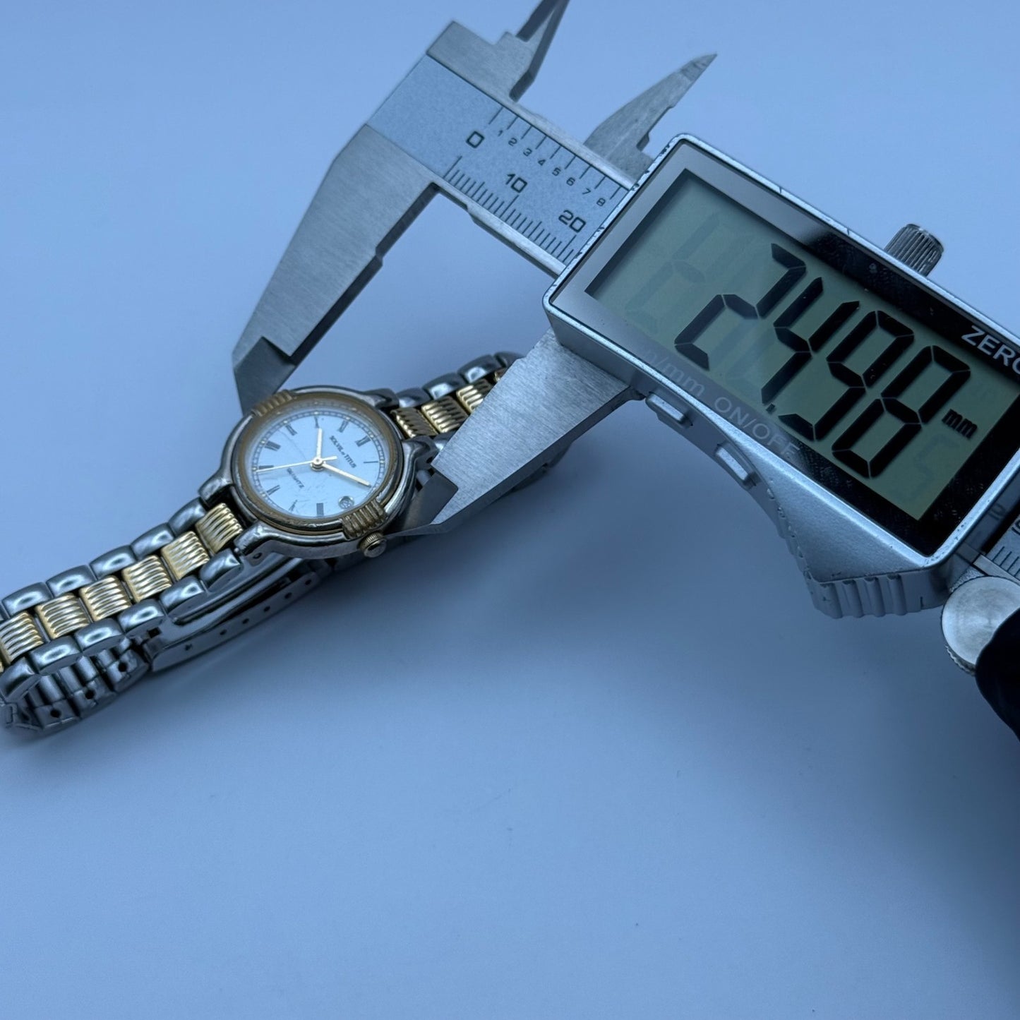 Solvil Et Titus Ladies Quartz Watch Date Dial Two Tone Bracelet Working 25mm