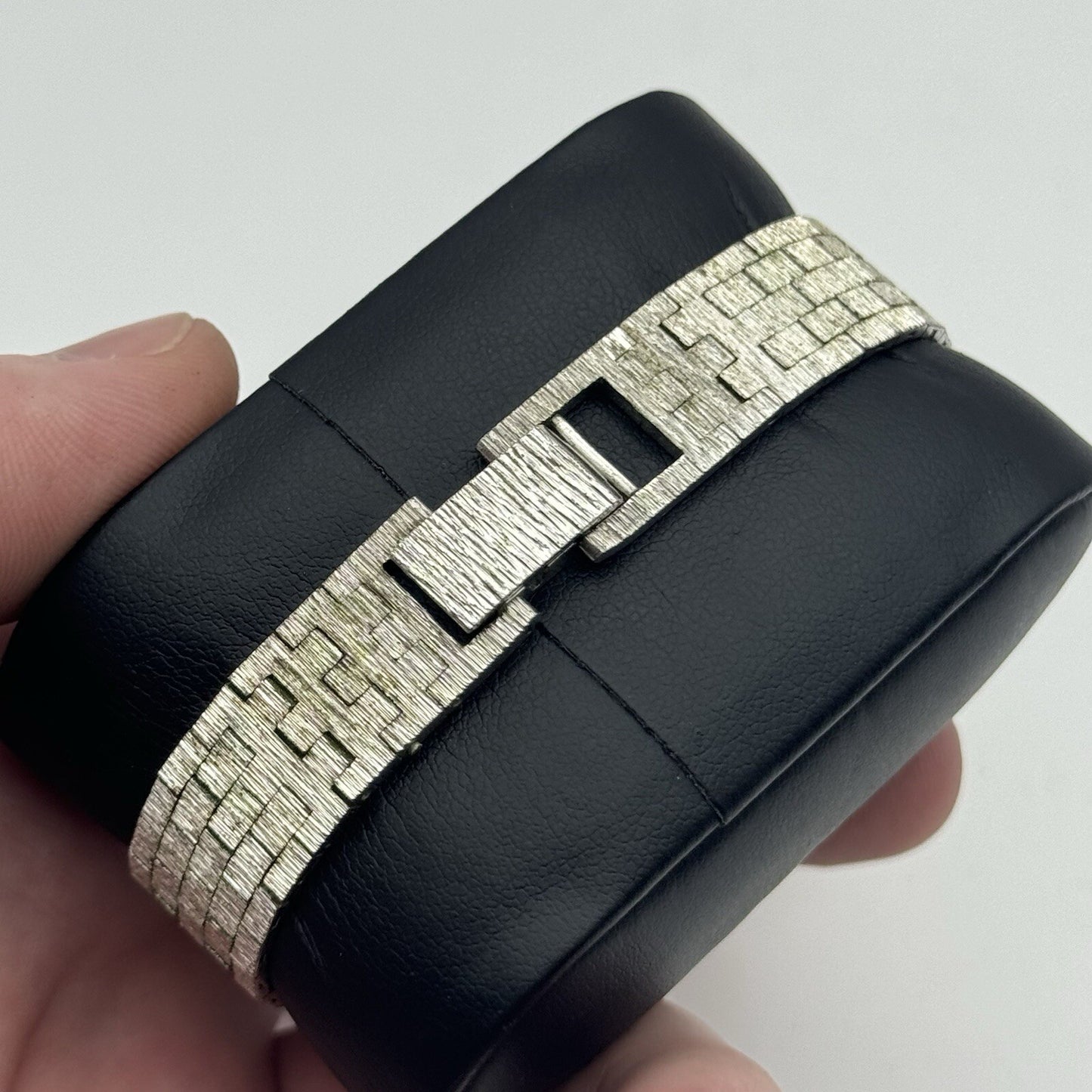 15mm WORKING Ladies Regency Silver Tone Bark Affect Manual Wind Vintage Watch