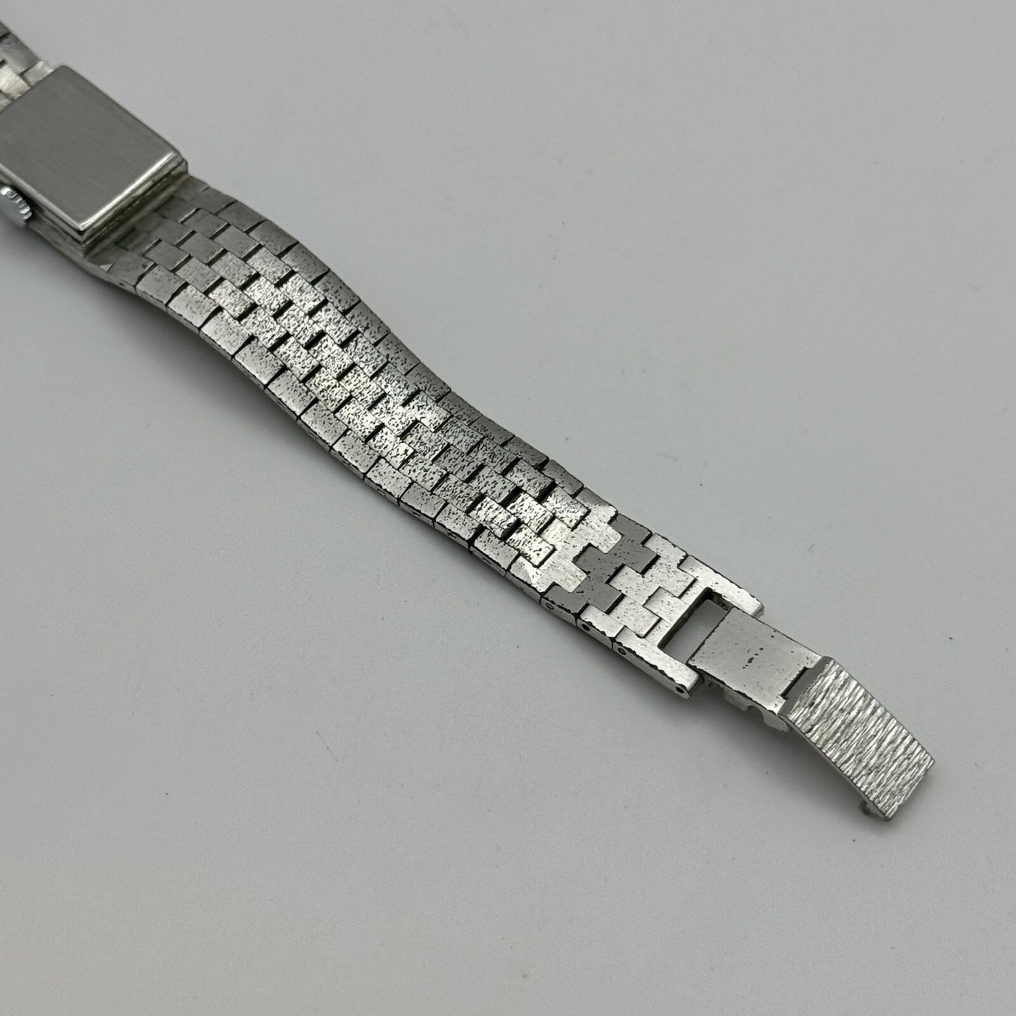 15mm WORKING Ladies Regency Silver Tone Bark Affect Manual Wind Vintage Watch