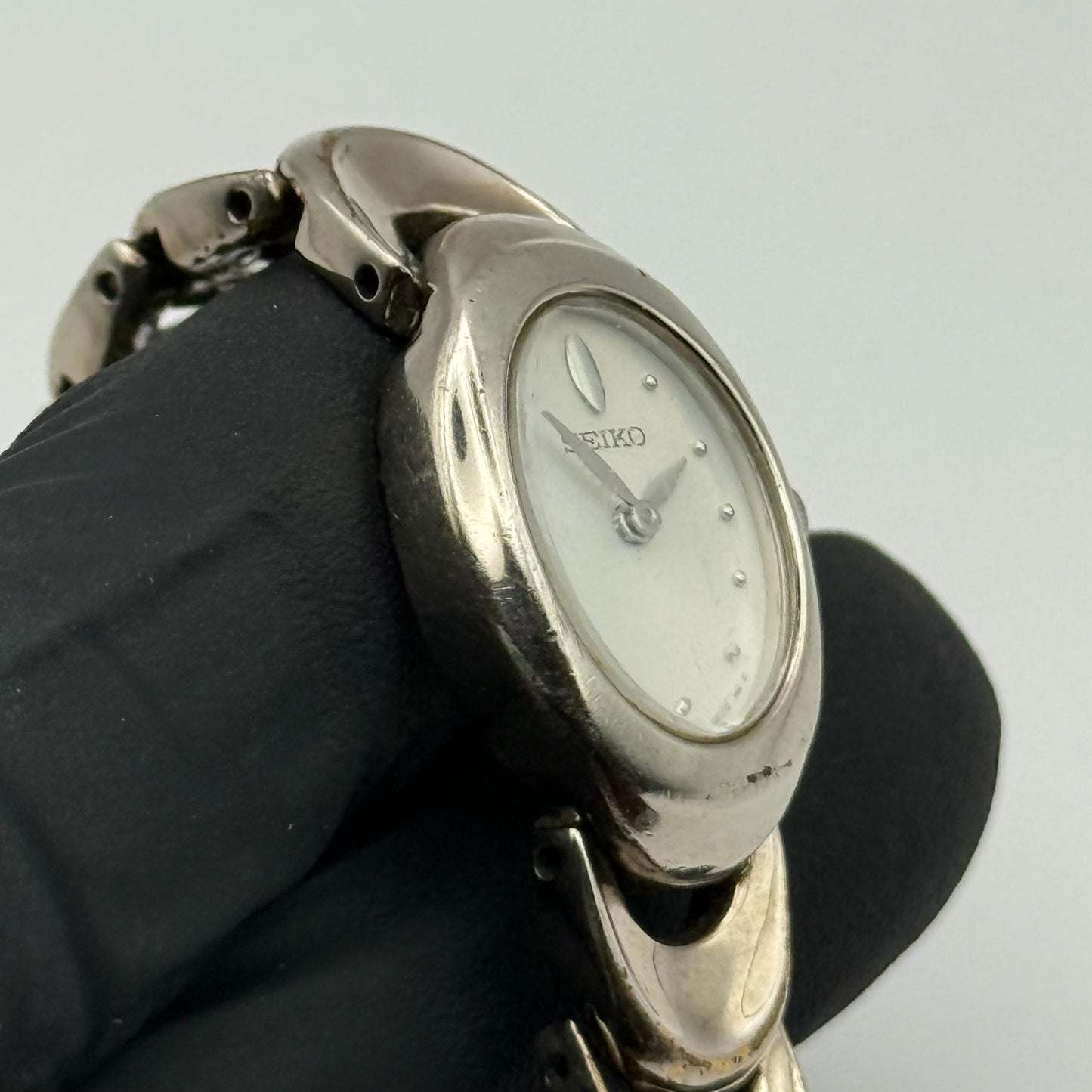 Seiko Ladies Quartz Watch Oval Dial Silver Tone Bracelet Japan Working 16mm