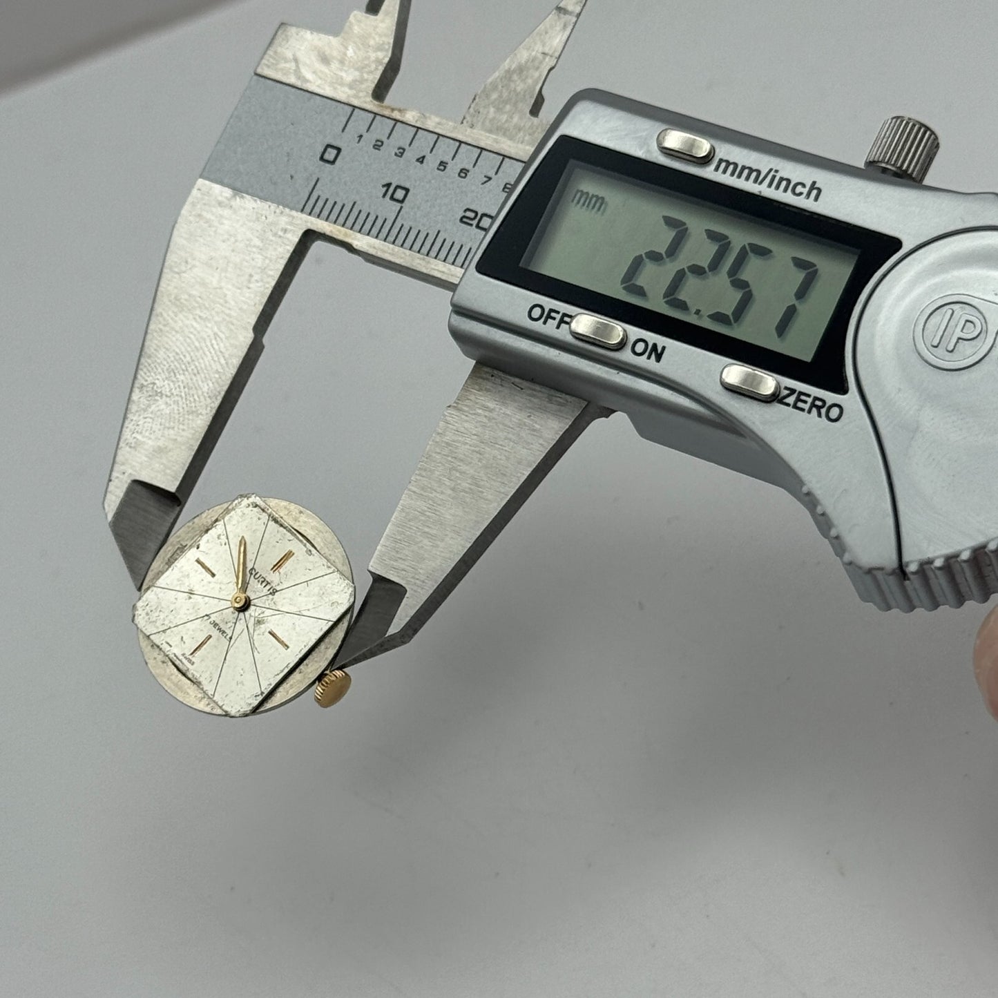 22.5mm Ladies Curtis Felsa F 4022 Manual Wind Watch Movement Swiss Vintage PARTS