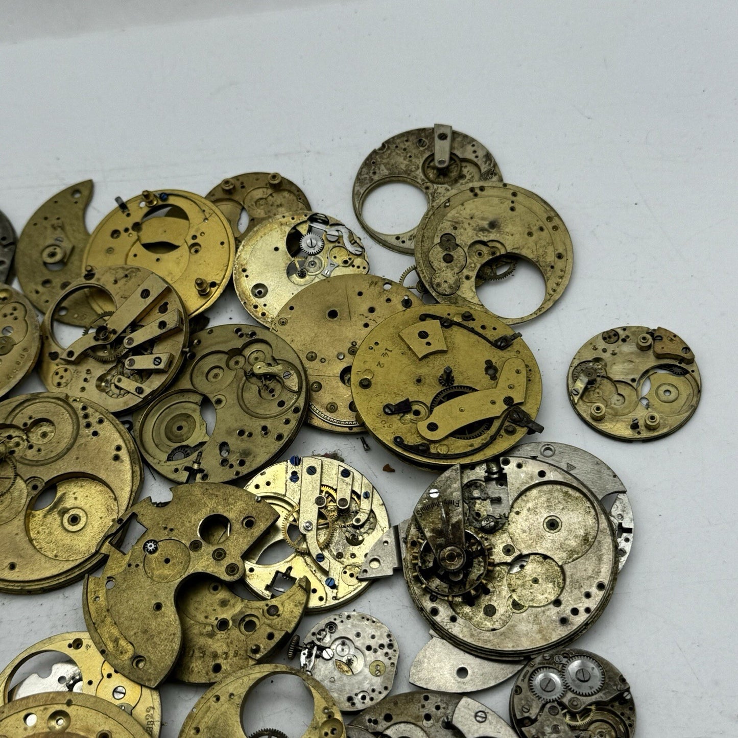 770 Grams Job Lot Of Pocket Watch Movements Parts For Spares / Repairs / Parts