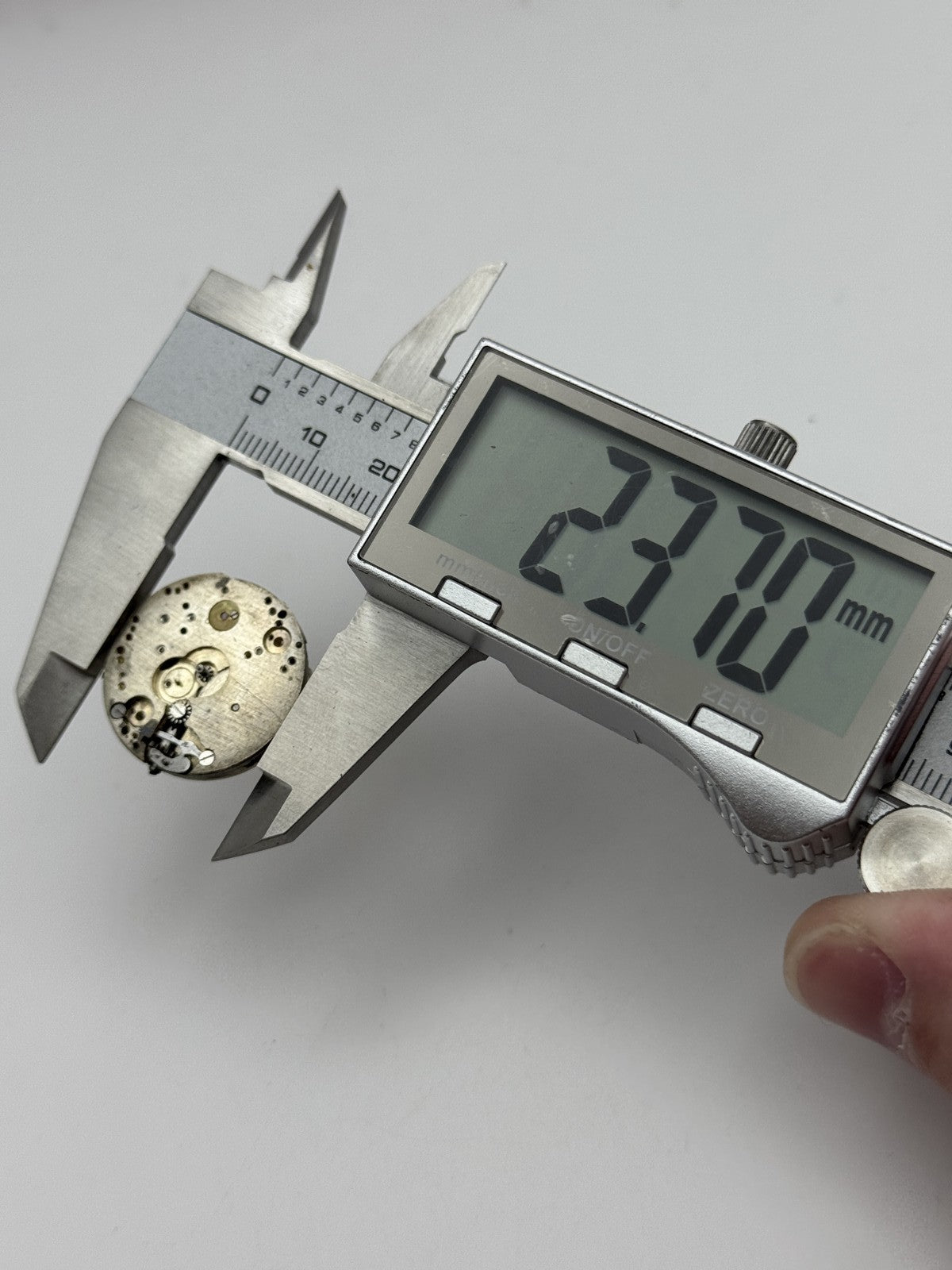 23.7mm Vintage Unidentified 15 jewels trench Manual Wind Watch Movement PARTS