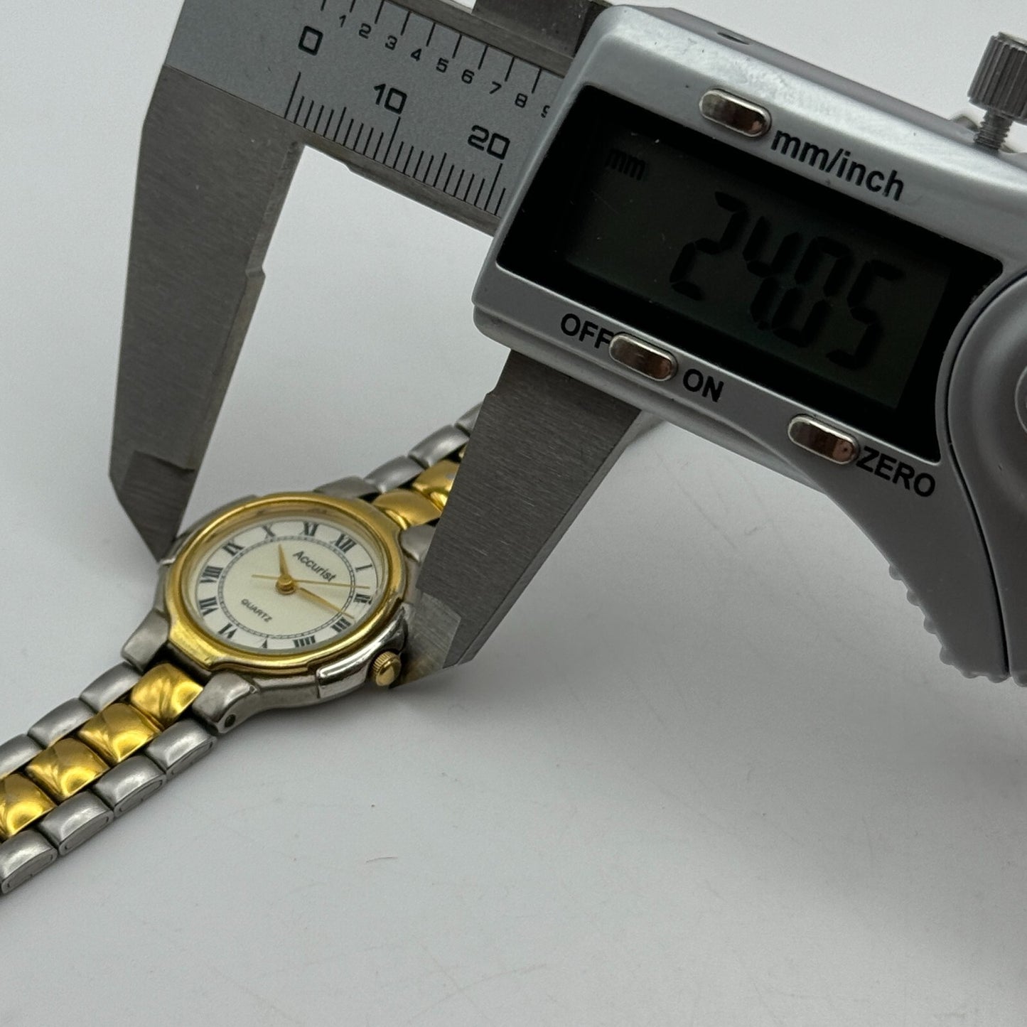24mm Working Ladies Accurist 813000 Two Tone Vintage Quartz Watch Japan 7.3 Inch