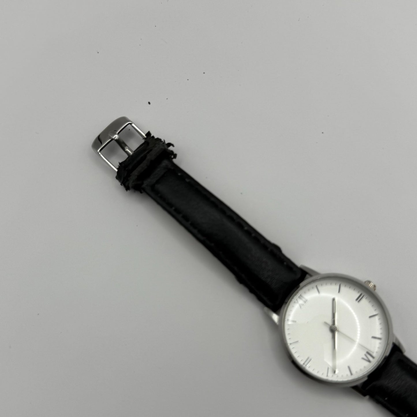 Lowrys Arm Ladies Quartz Watch White Dial Black Strap Japan Working 28mm