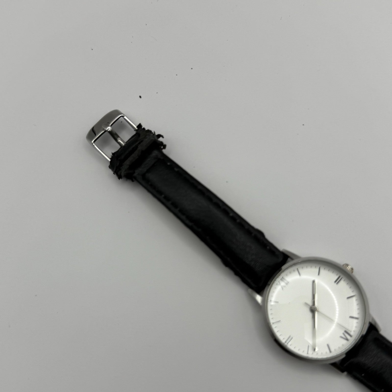 Lowrys Arm Ladies Quartz Watch White Dial Black Strap Japan Working 28mm