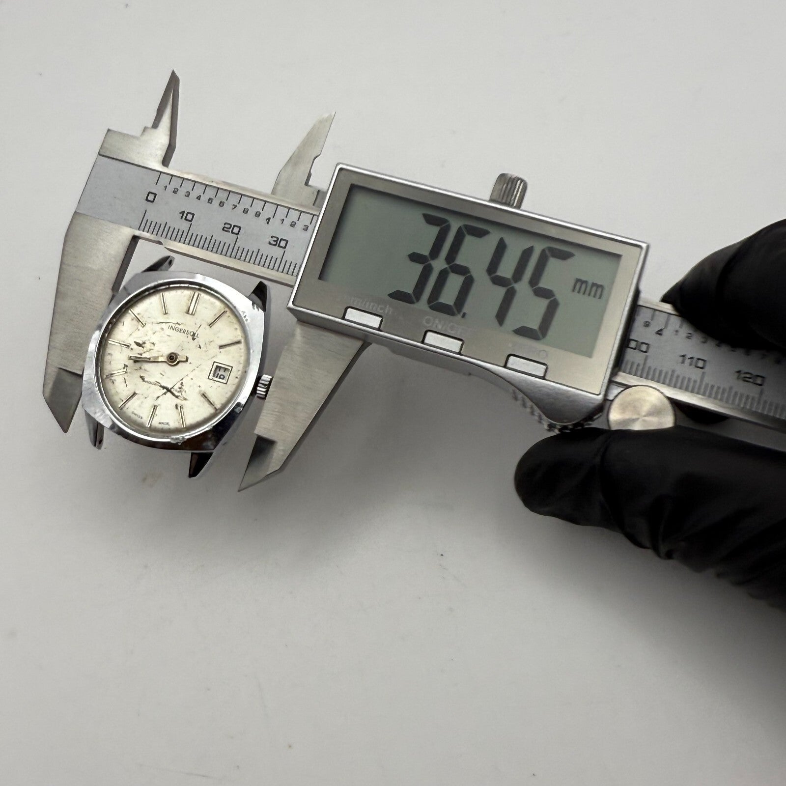 34mm Men’s Vintage Ingersoll Ronda RL 1215-21 Date Dial Swiss Watch PARTS REPAIR