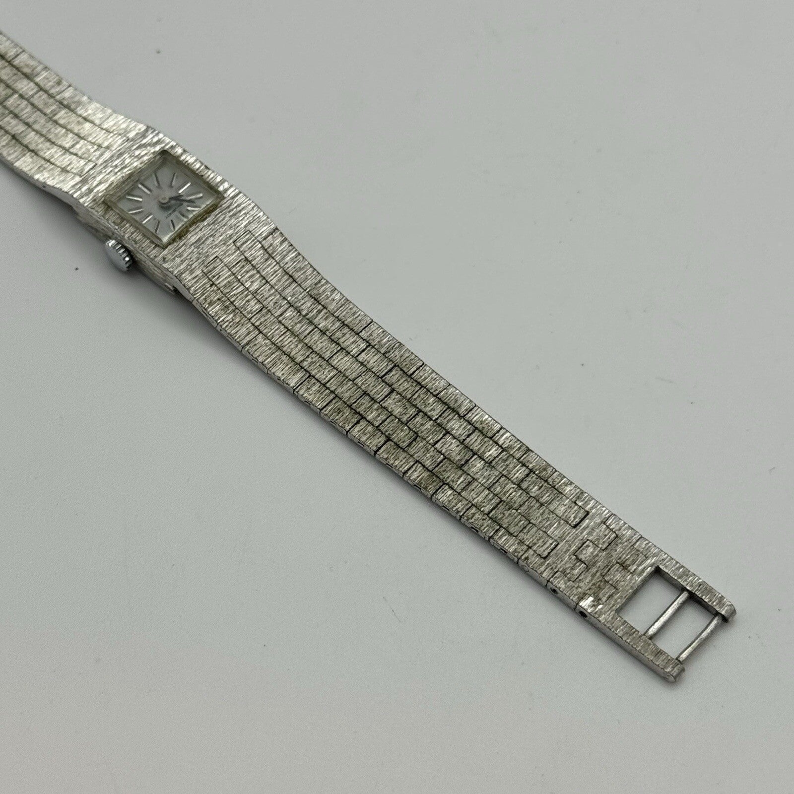15mm WORKING Ladies Regency Silver Tone Bark Affect Manual Wind Vintage Watch