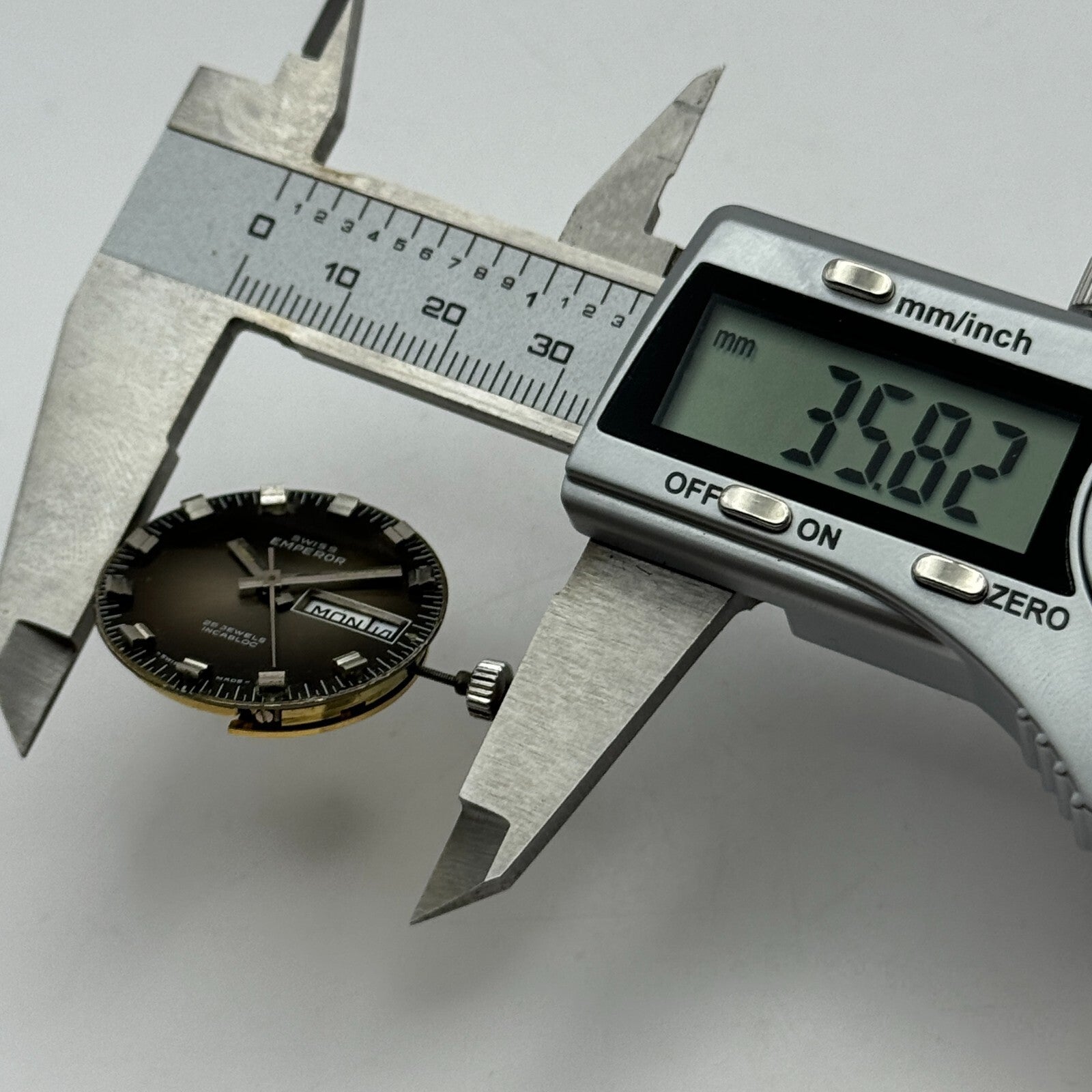 25.5mm Mens Running Swiss Emperor FHF 908 Automatic Watch Movement Vintage PARTS