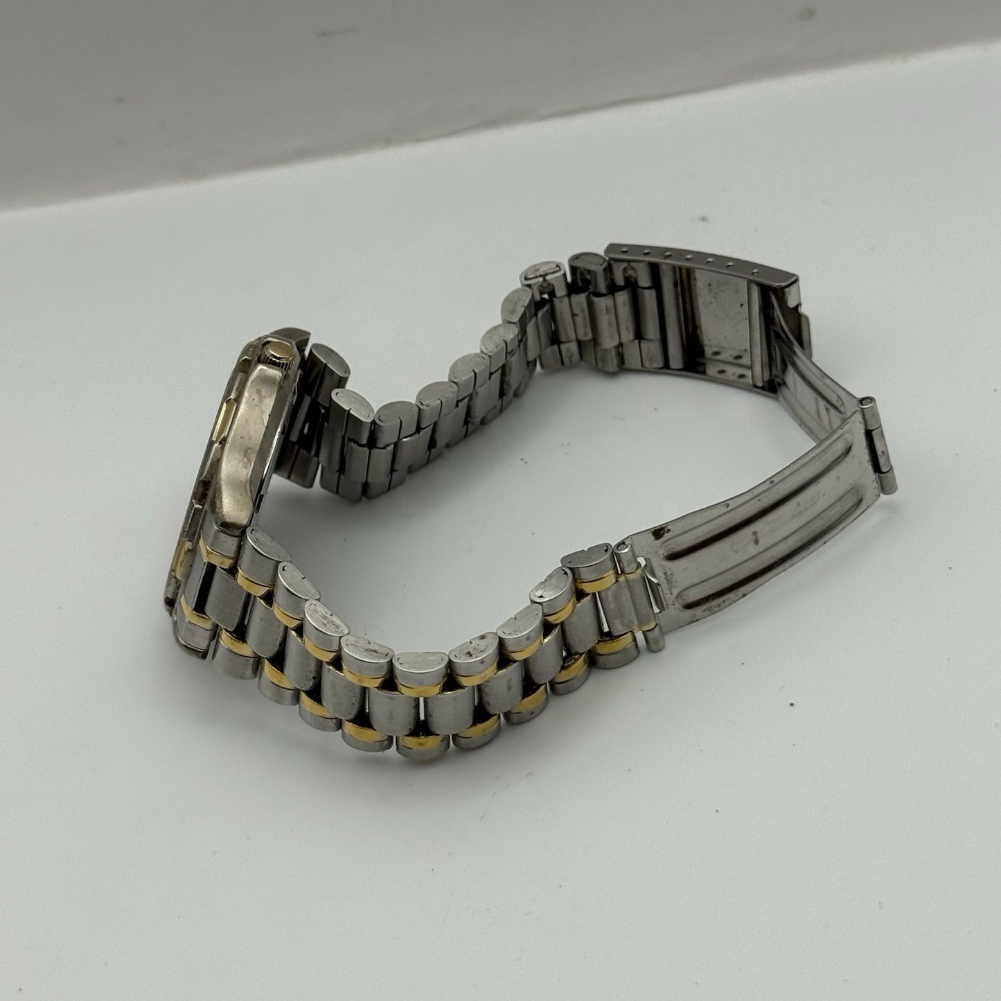 39mm Working Vintage Mens Accurist WR 50M Two Tone Date Dial Japan Quartz Watch