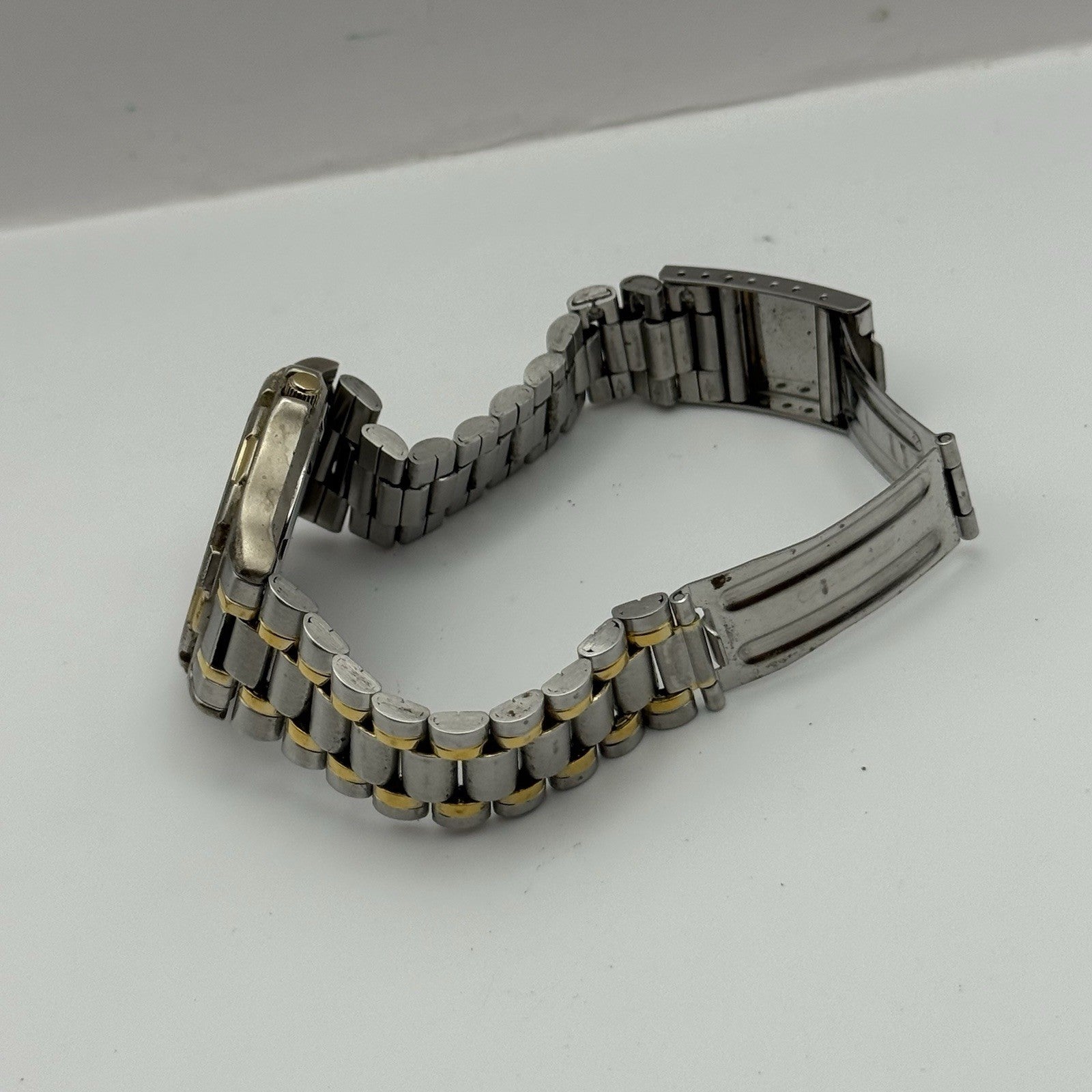 39mm Working Vintage Mens Accurist WR 50M Two Tone Date Dial Japan Quartz Watch