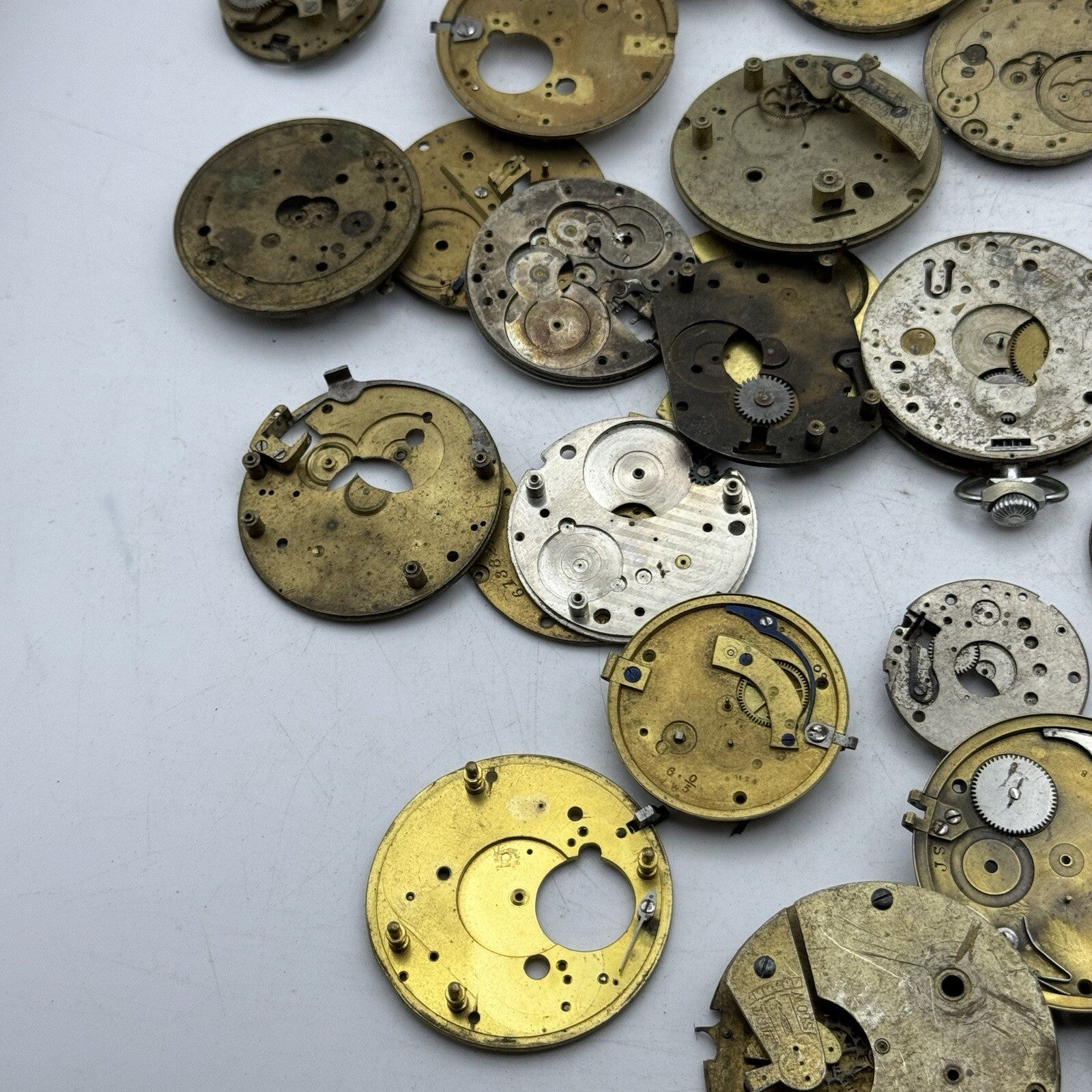 620 Grams Job Lot Of Pocket Watch Movements Parts For Spares / Repairs / Parts