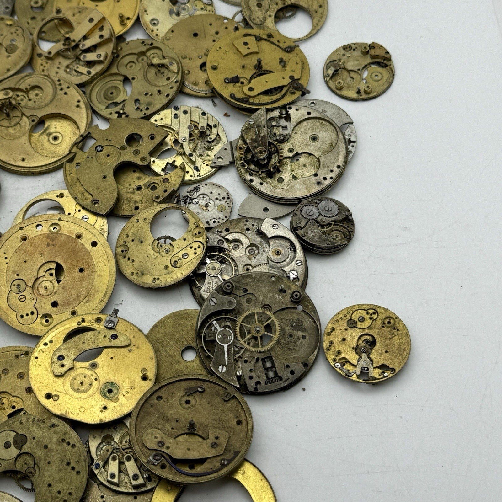 770 Grams Job Lot Of Pocket Watch Movements Parts For Spares / Repairs / Parts