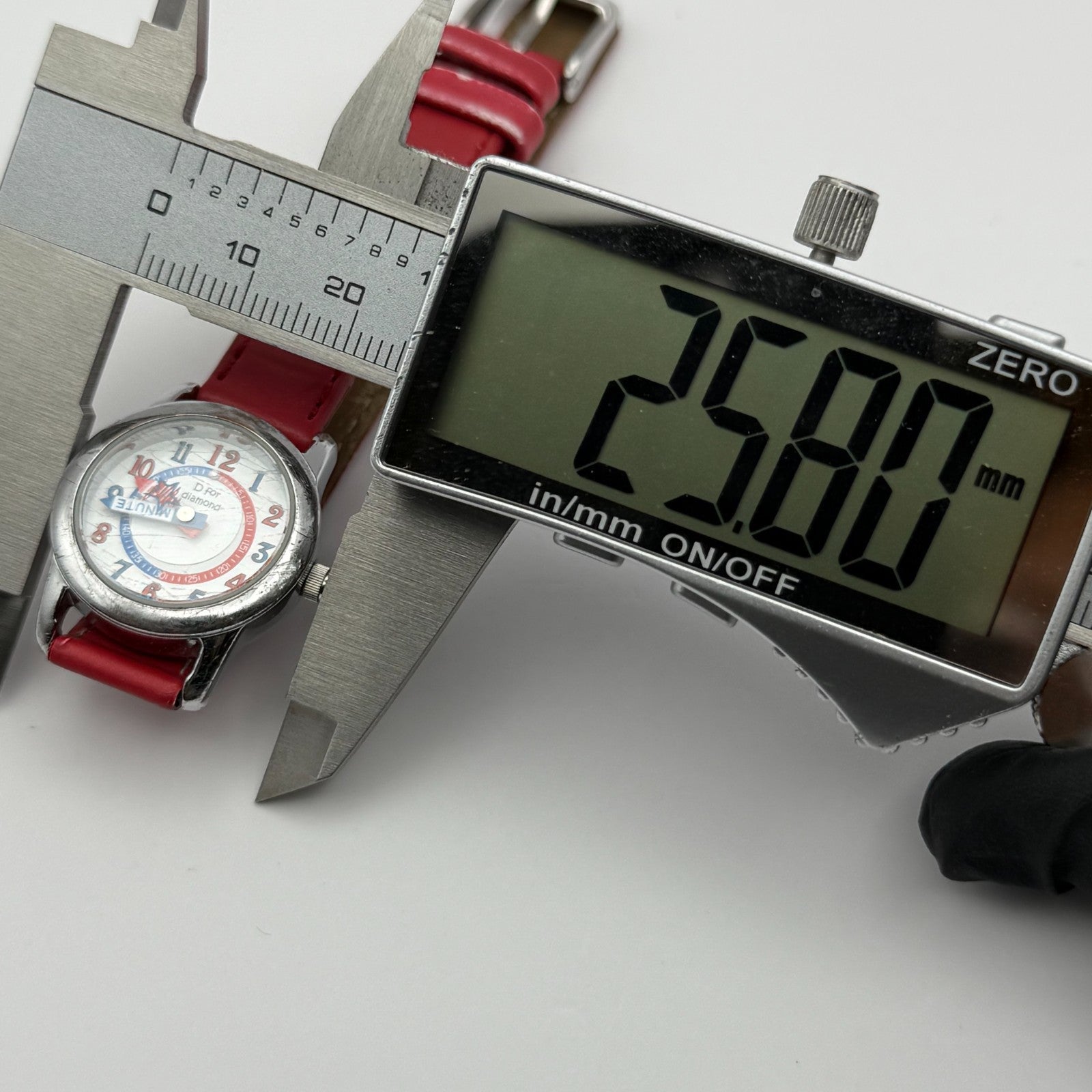 D for Diamond Unisex Kids Time Teacher Quartz Watch Red Strap Japan Working 23mm