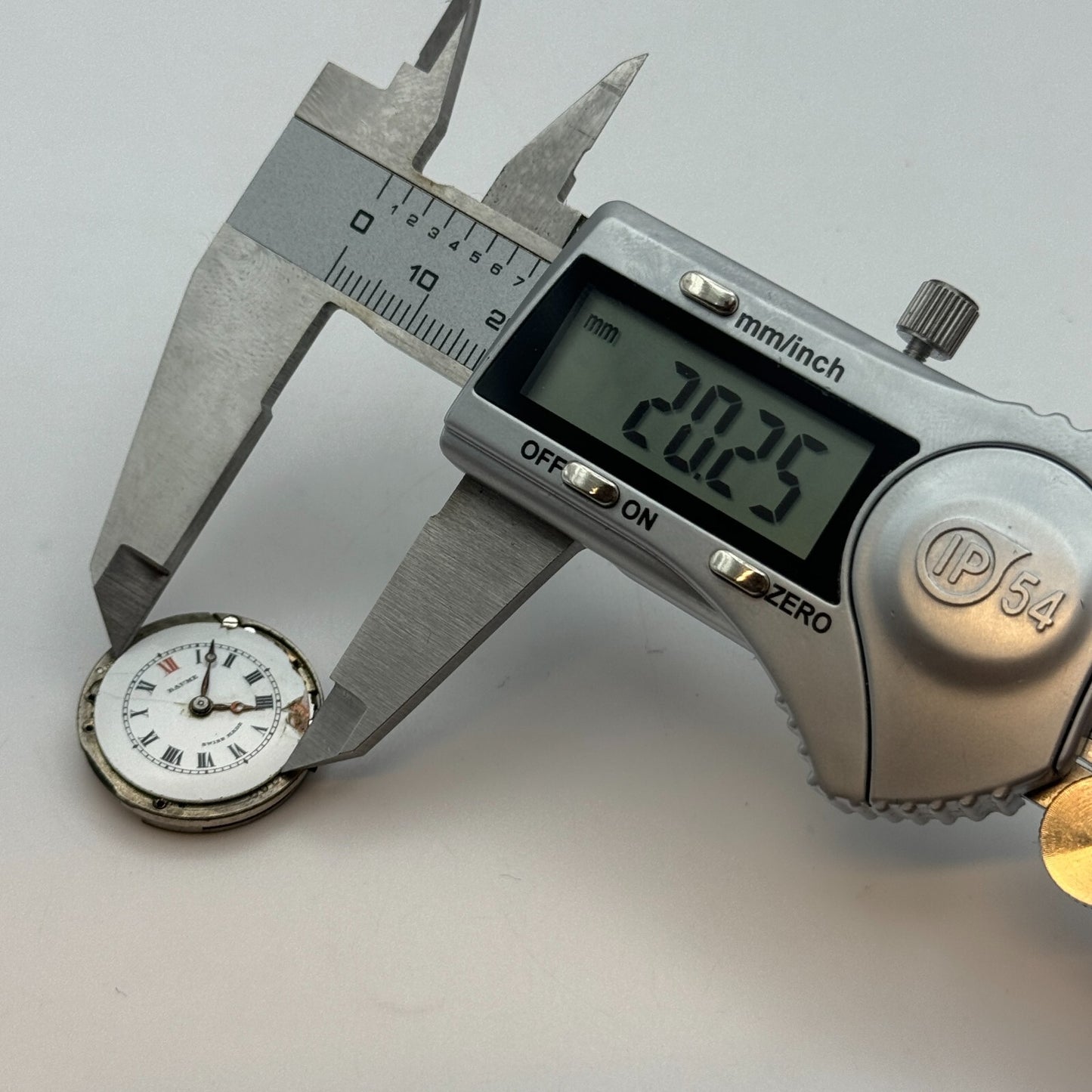 23.6mm Baume B & Co 15 Jewels Trench Watch Movement Manual Wind Swiss PARTS