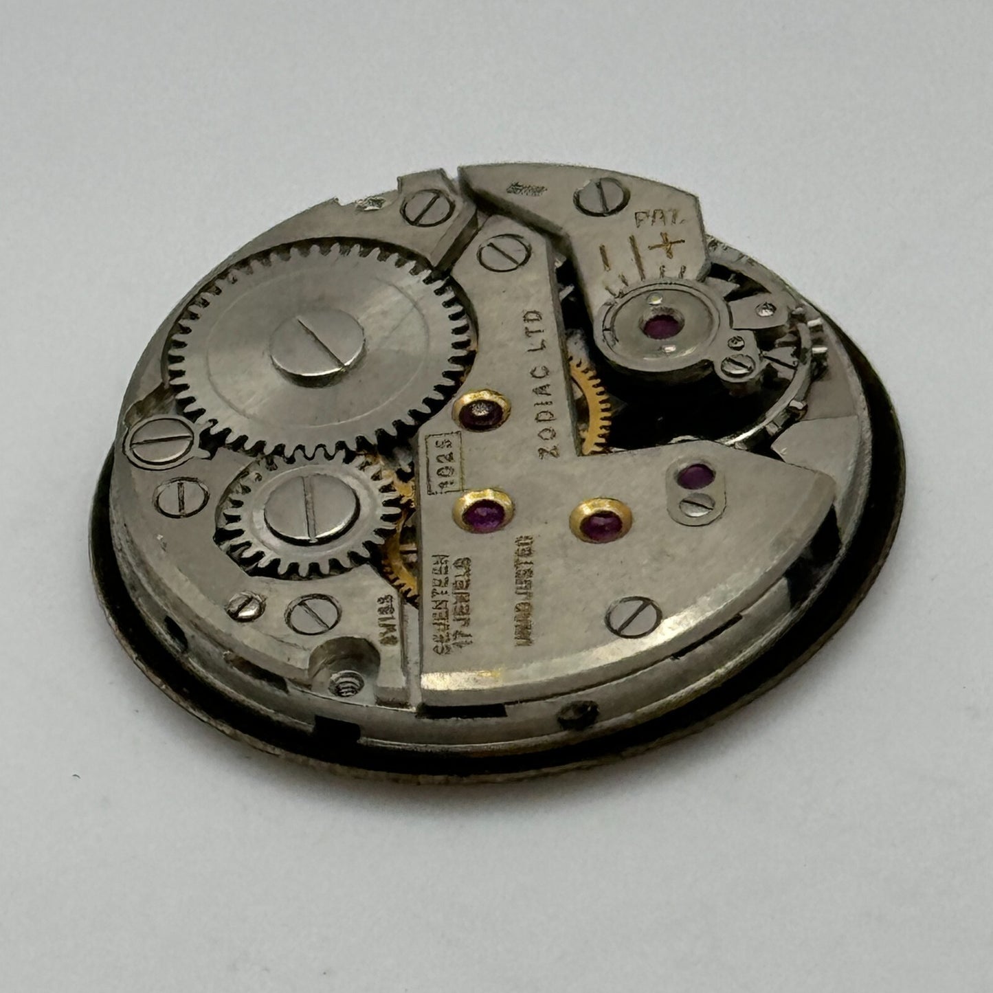 23.6mm Zodiac Cal 1025 Manual Wind Watch Movement Swiss Vintage PARTS SPARES