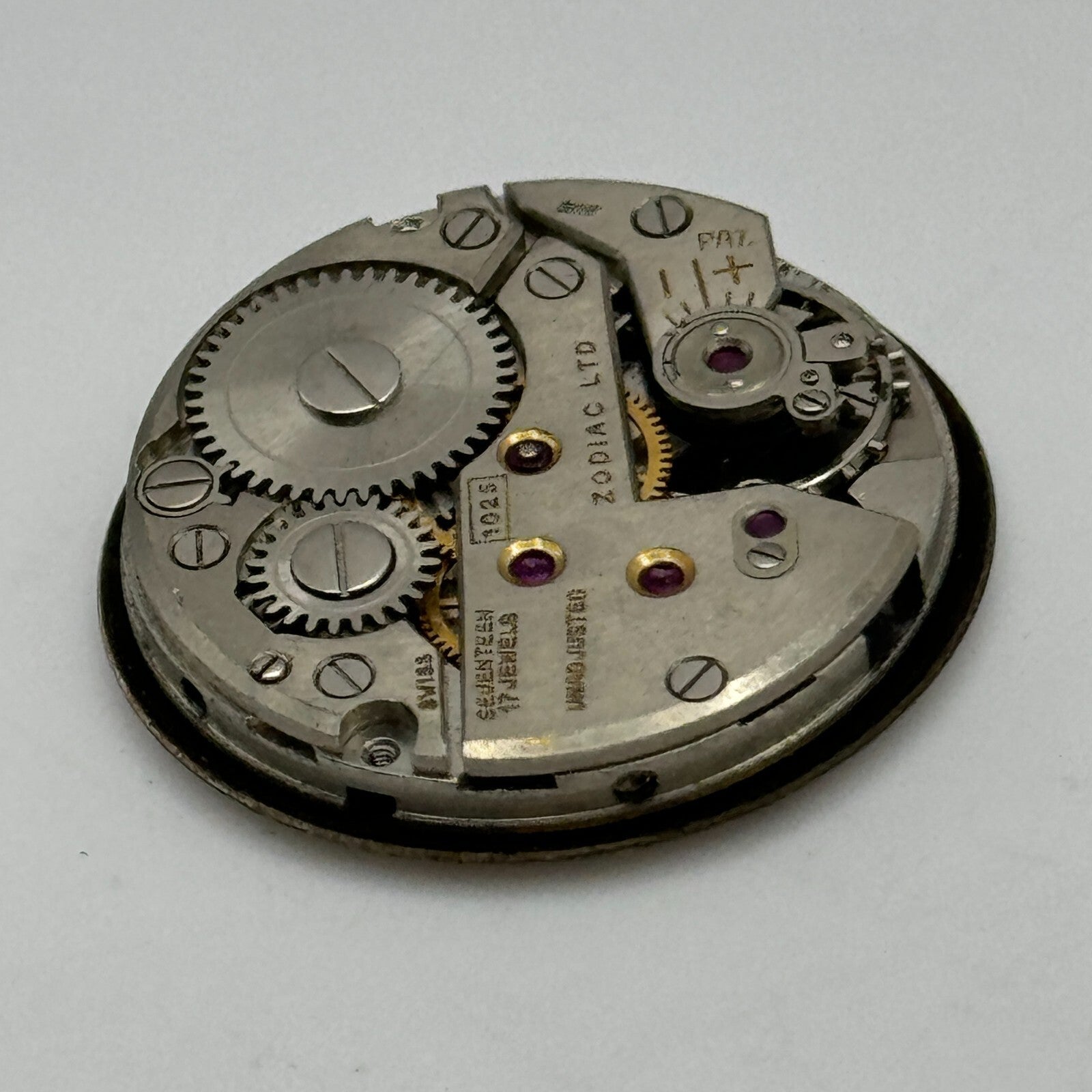 23.6mm Zodiac Cal 1025 Manual Wind Watch Movement Swiss Vintage PARTS SPARES