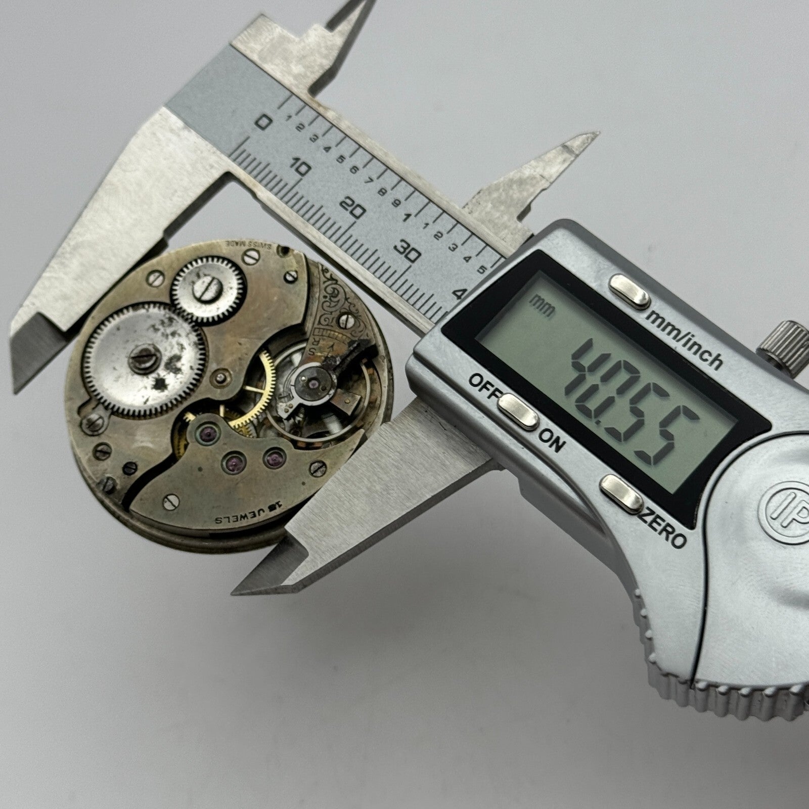 42.9mm Unidentified Swiss 15 Jewels Vintage Pocket Watch Movement PARTS SPARES
