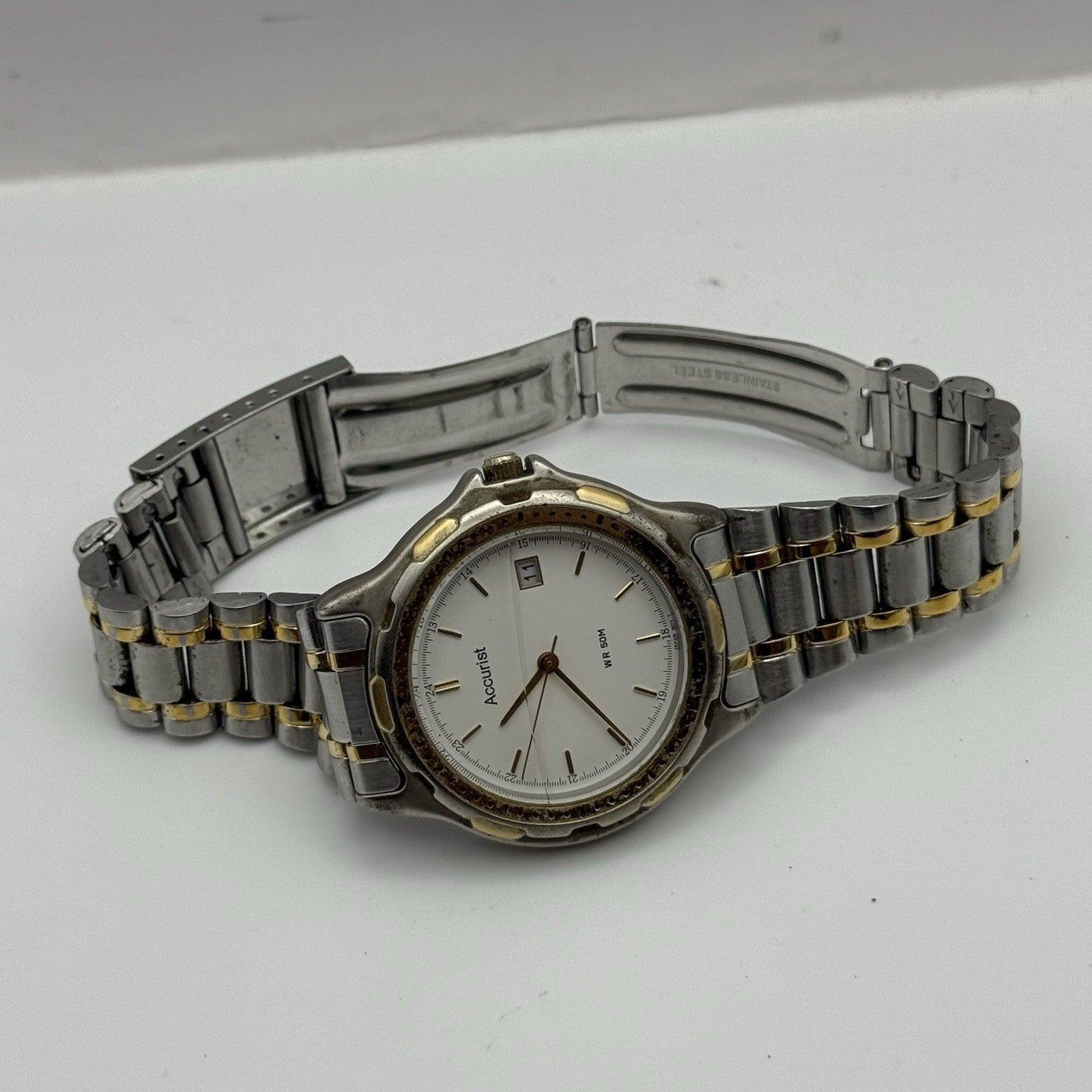 39mm Working Vintage Mens Accurist WR 50M Two Tone Date Dial Japan Quartz Watch