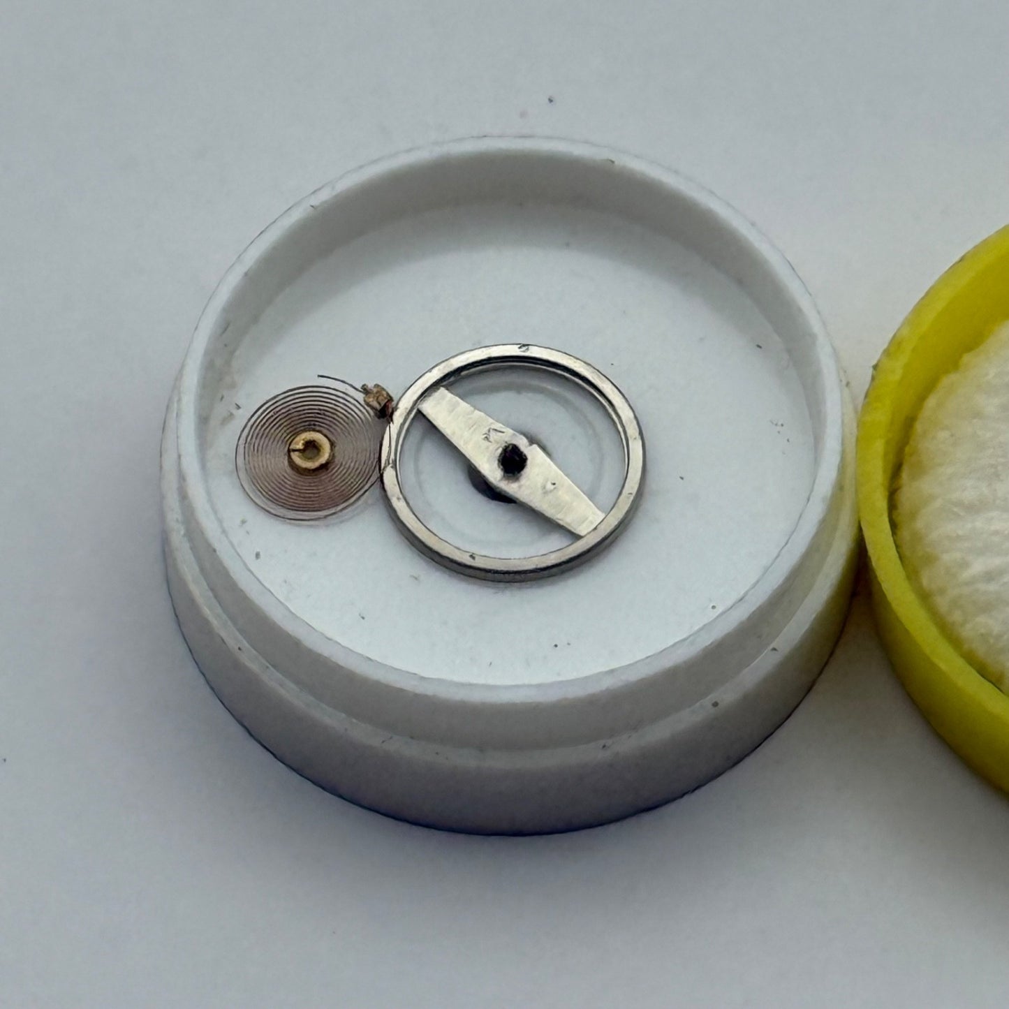 BRAC 2021 2051 Balance Complete Renata 69 M Watch Movement Parts Vintage