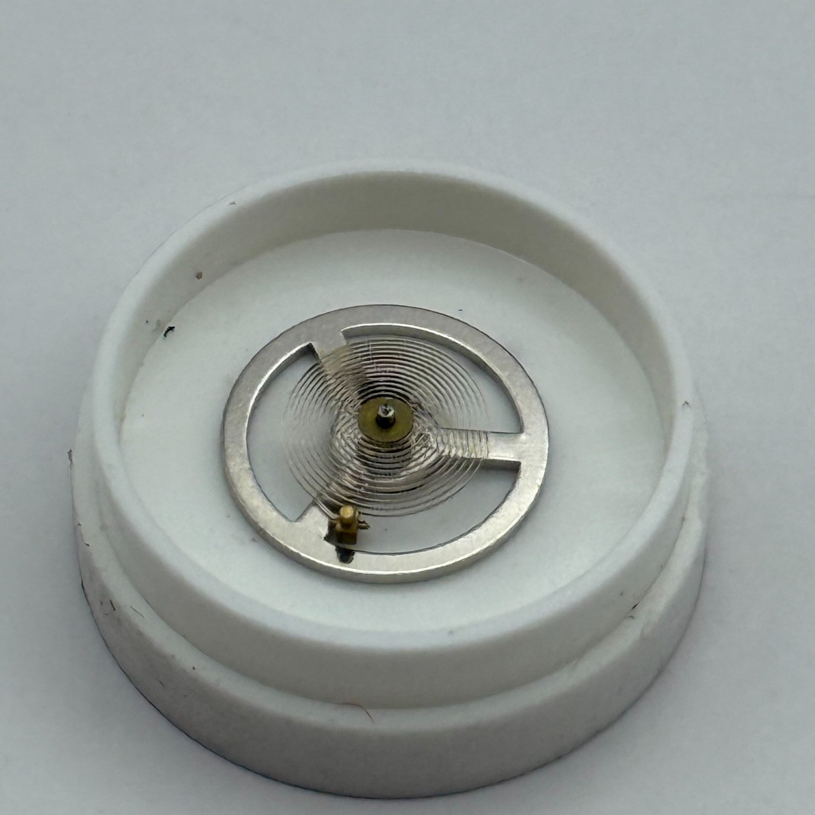 Roski LSH 1262 Balance Wheel Complete And Spring Watch Movement Parts NOS 