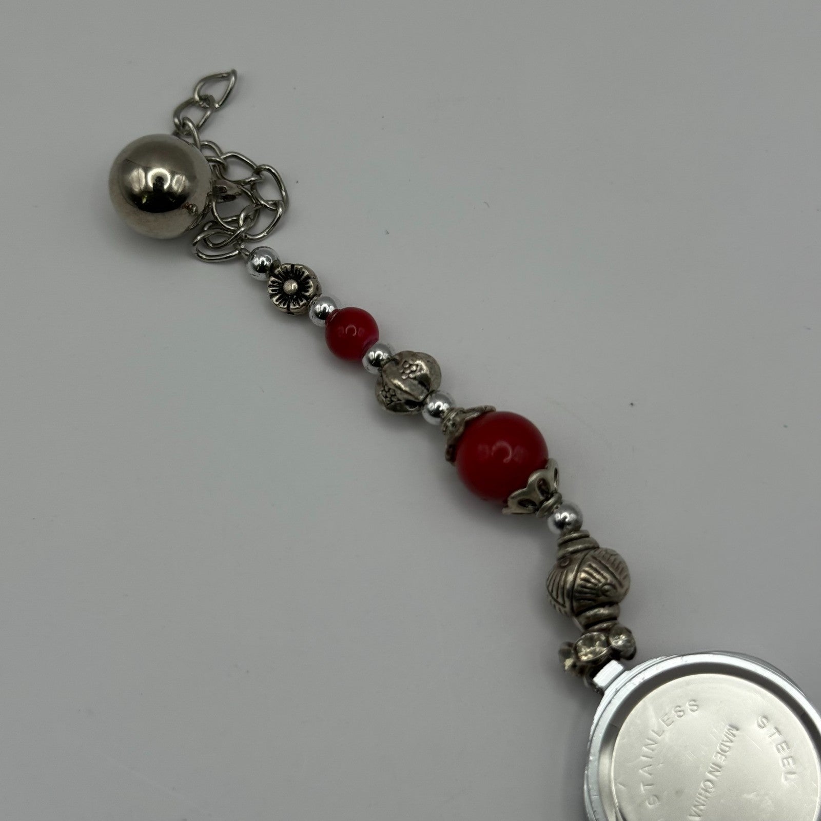 YLQ Ladies Quartz Watch Crystal Accent Case Red Beaded Bracelet Working 25mm