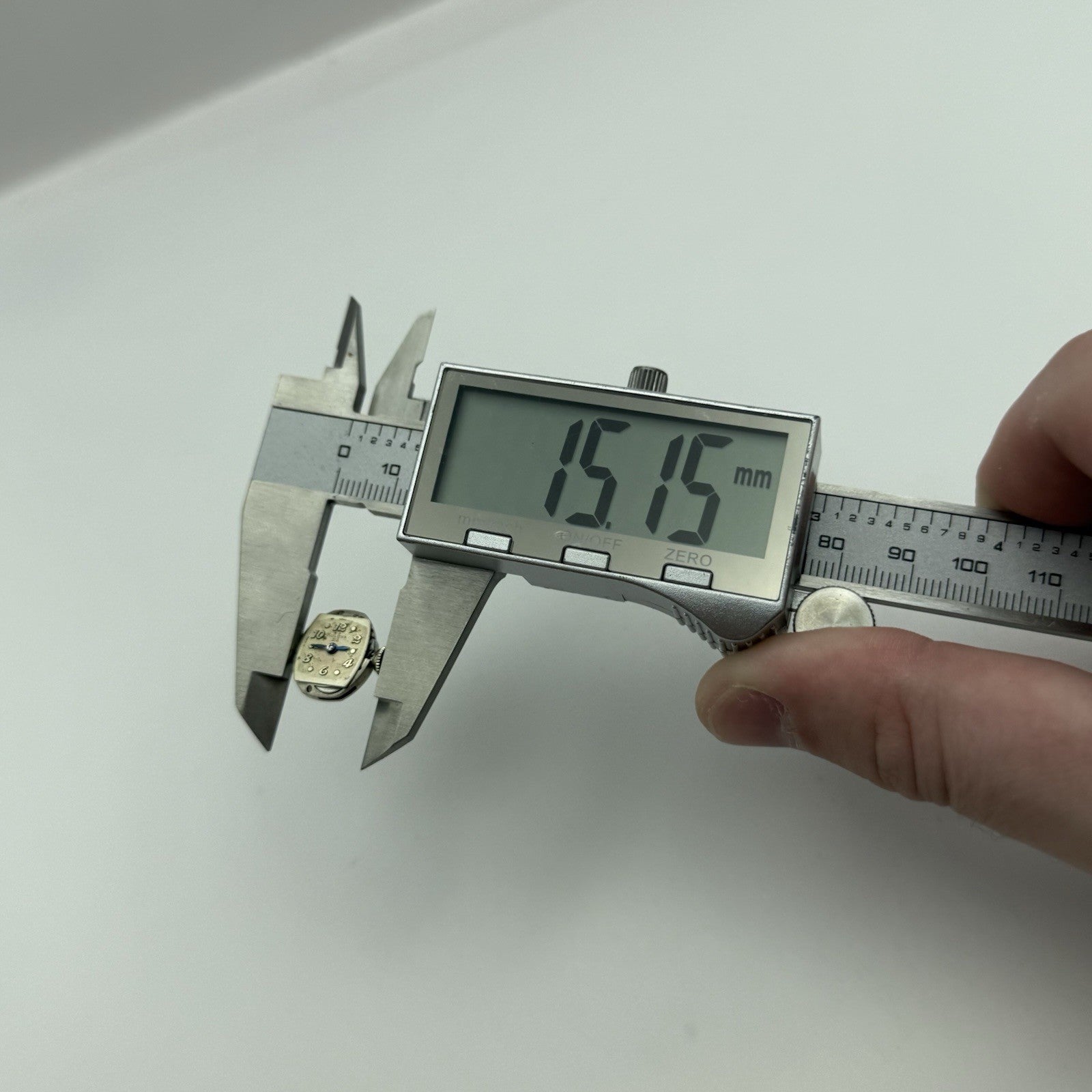 13.1mm Vintage Ladies Bulova 5AD Manual Wind Swiss Watch Movement PARTS REPAIR