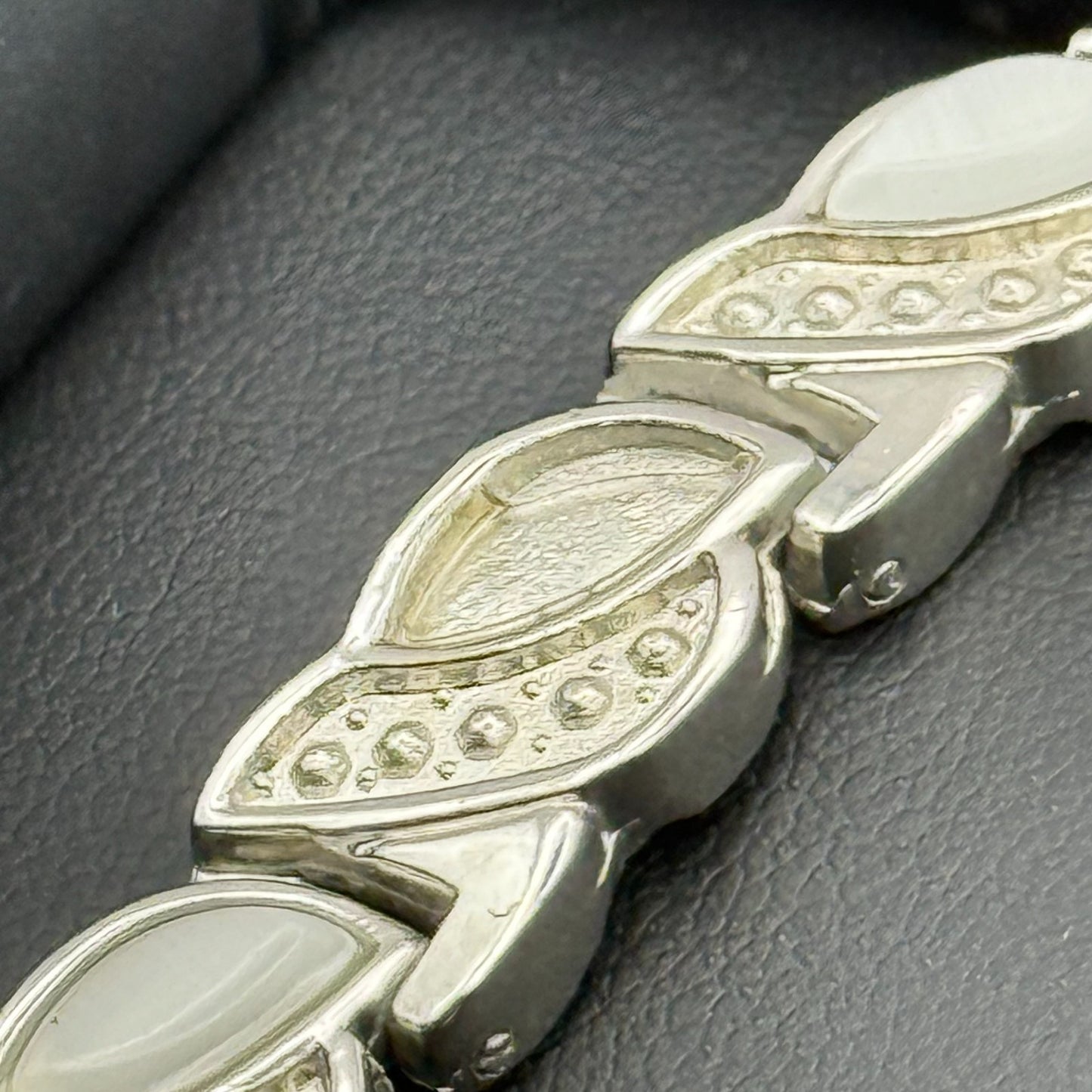 Divinity Ladies Quartz Watch Oval Dial Silver Tone Bracelet Working 19mm